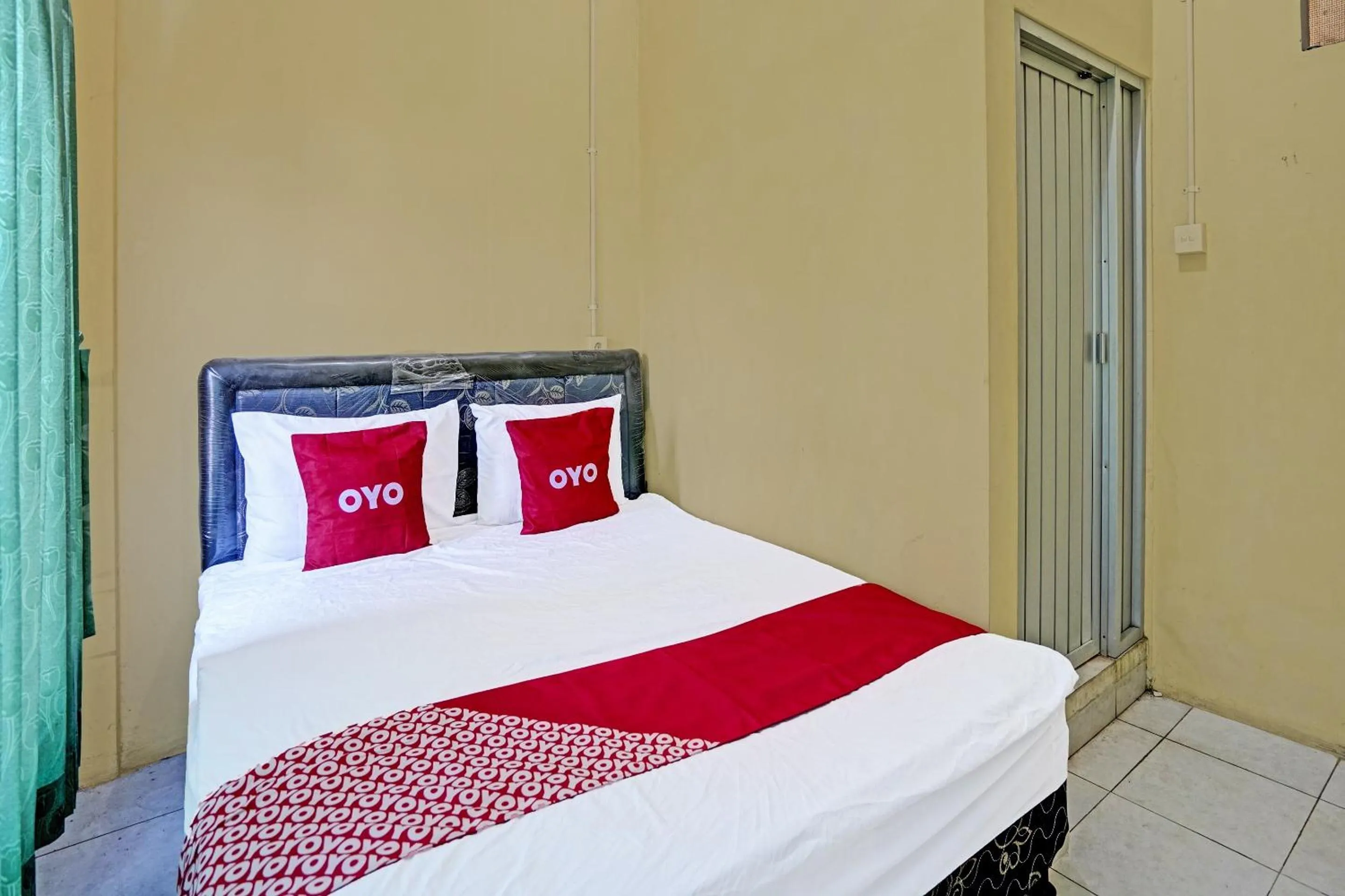 Bedroom, Bed in Hotel O Kost Esklusif Barokah