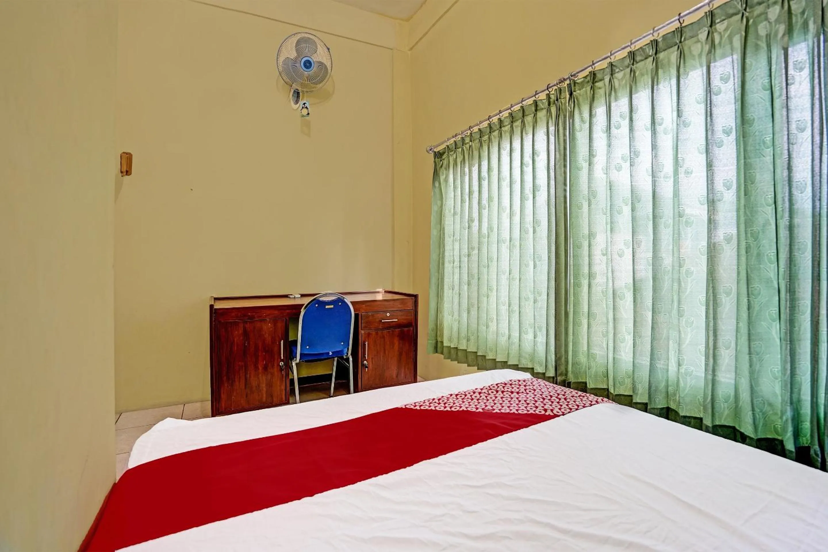 Bedroom, Bed in Hotel O Kost Esklusif Barokah