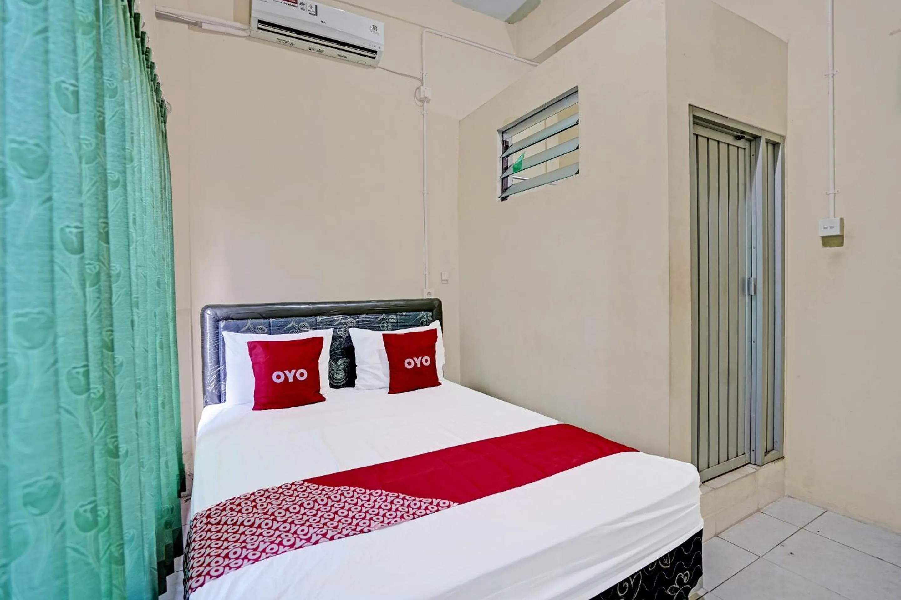 Bedroom, Bed in Hotel O Kost Esklusif Barokah