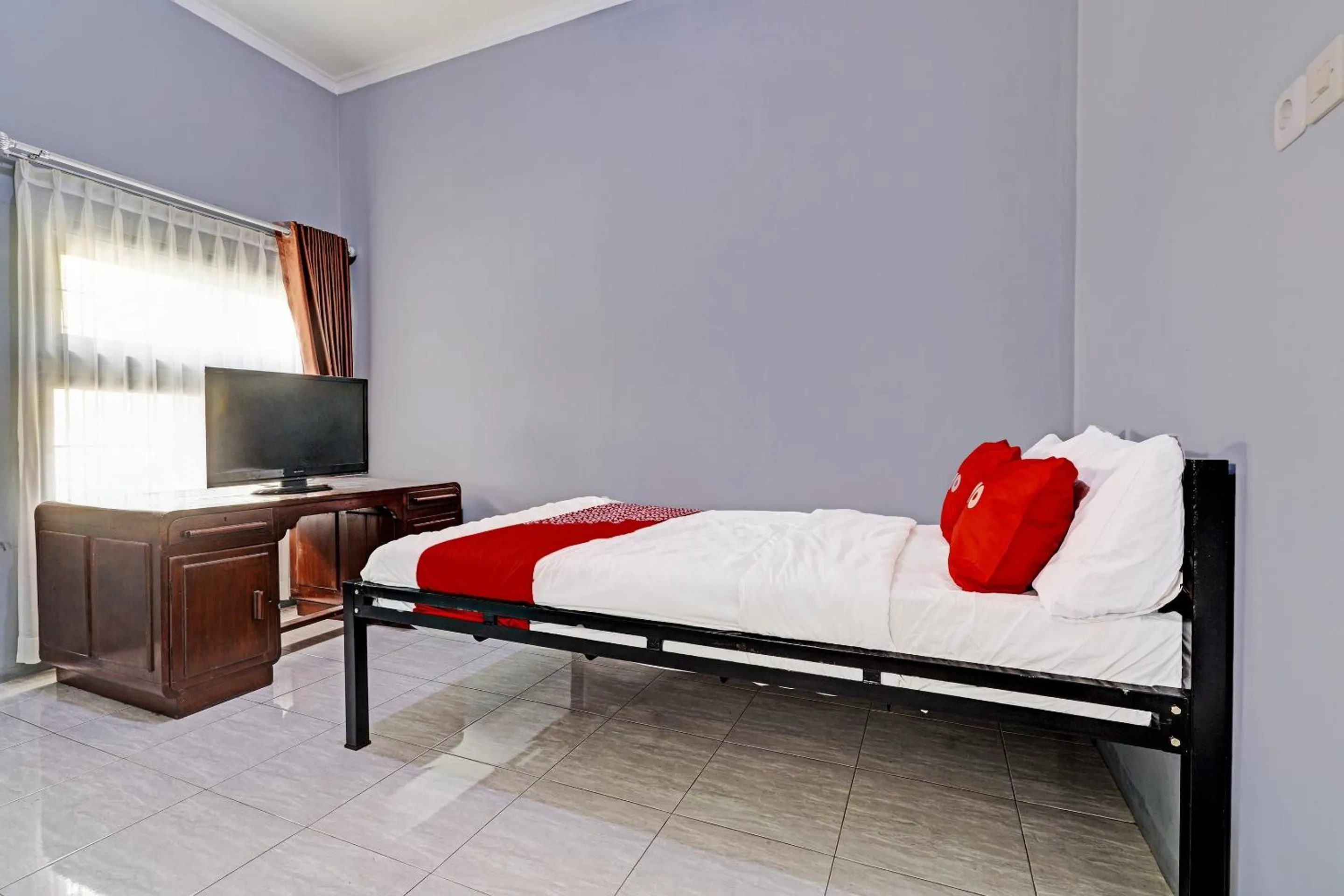 Bedroom, Bed in OYO Life 91592 Aaliya Guest House Syariah