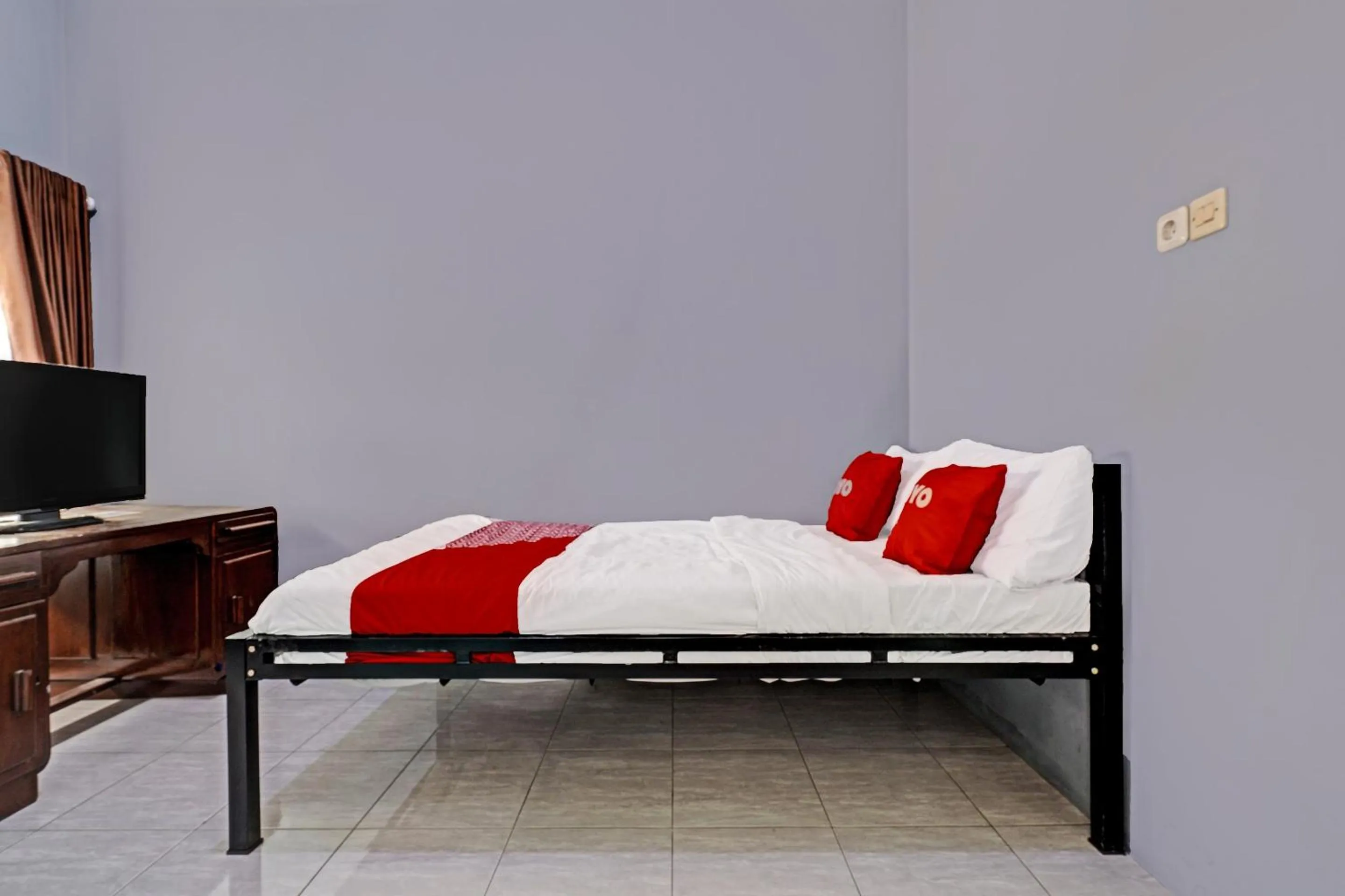 Bedroom, Bed in OYO Life 91592 Aaliya Guest House Syariah