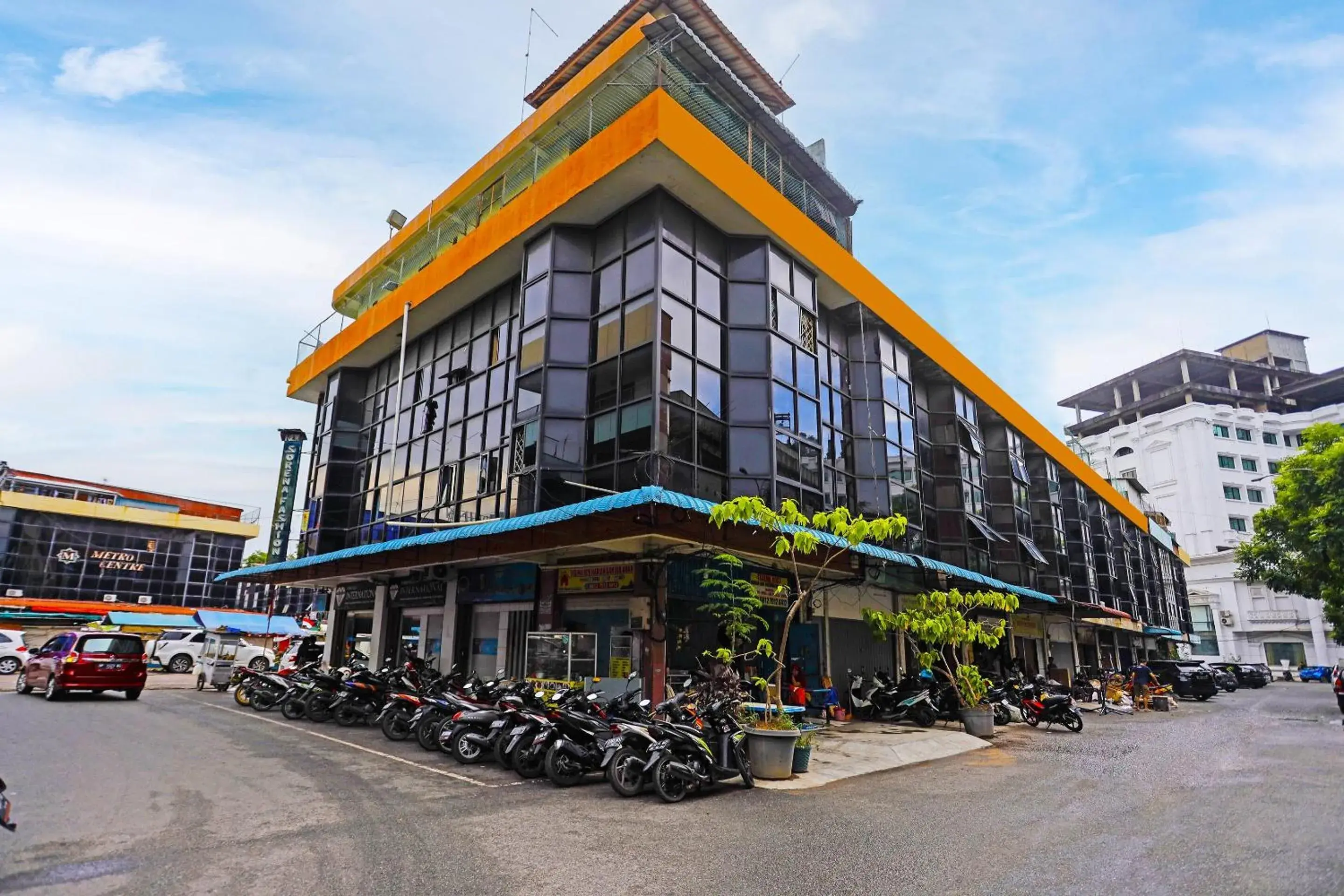 Facade/entrance in Hotel O Rafika Homestay SyariahNearTempat Makan Pagi Sore Nohil Facade/entrance in Hotel O Rafika Homestay SyariahNearTempat Makan Pagi Sore Nohil