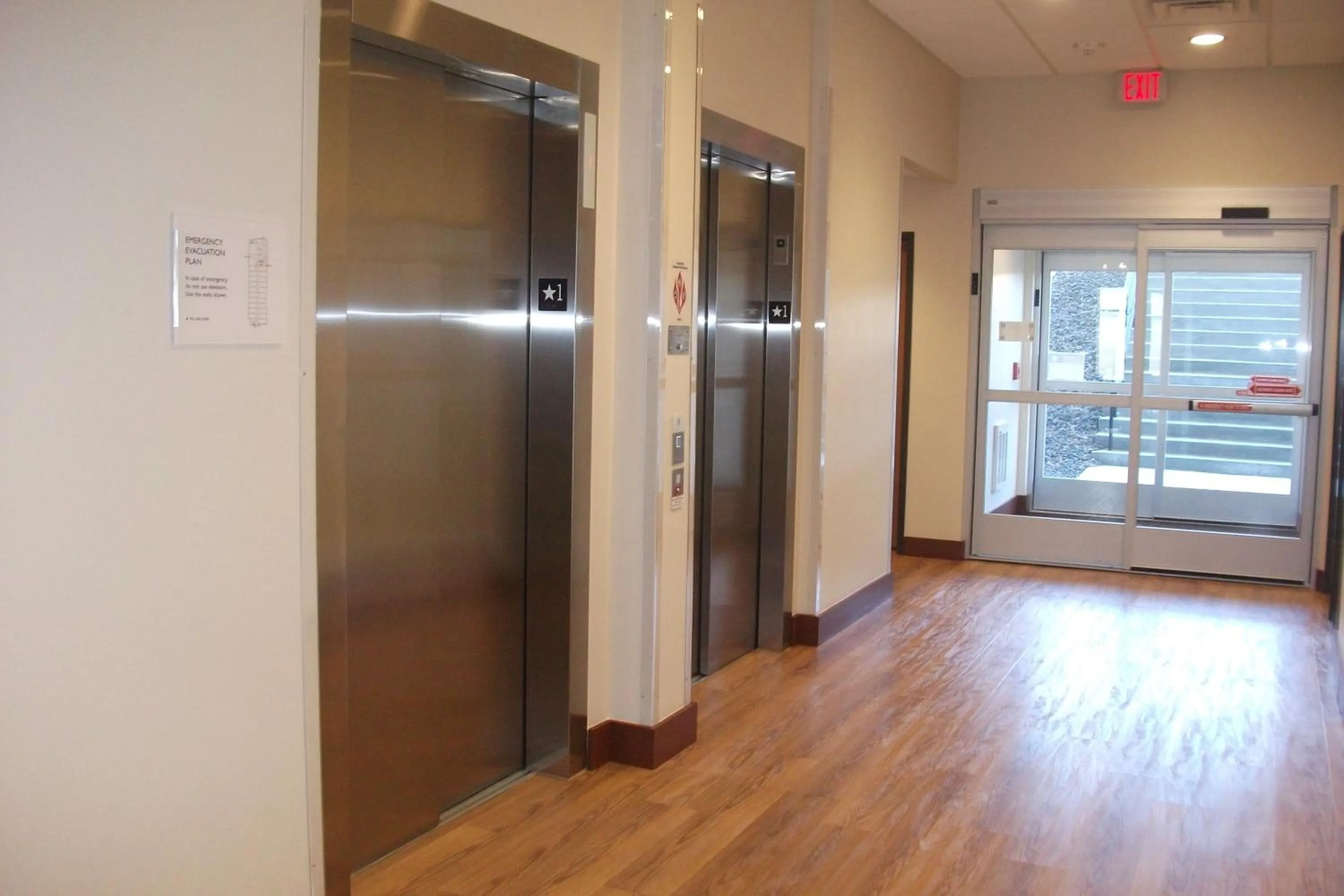 elevator in Radisson Hotel Pendleton Airport