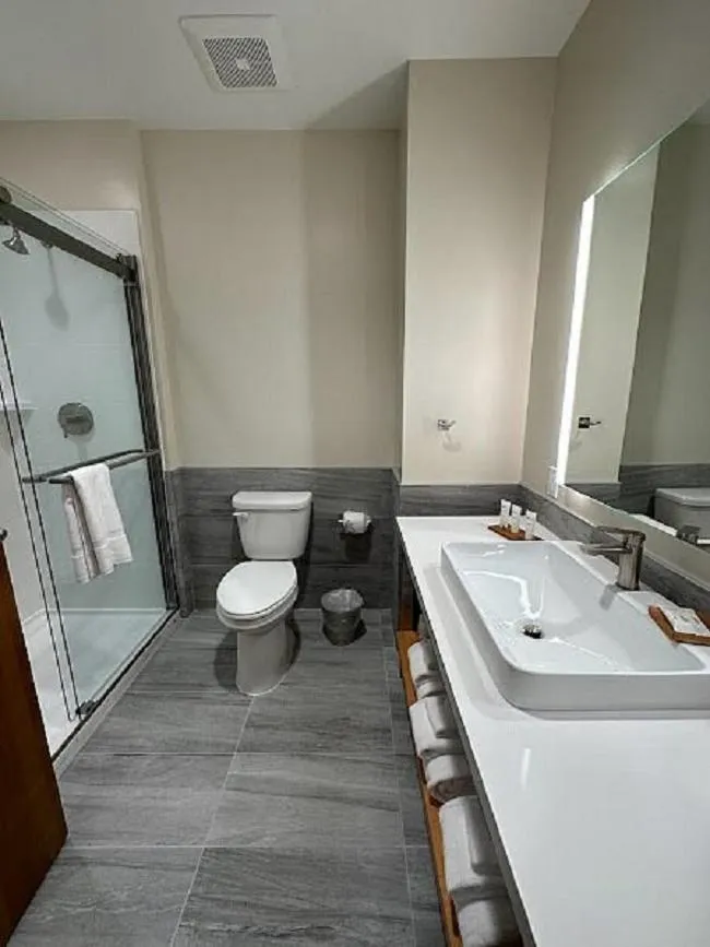 Bathroom in Radisson Hotel Pendleton Airport