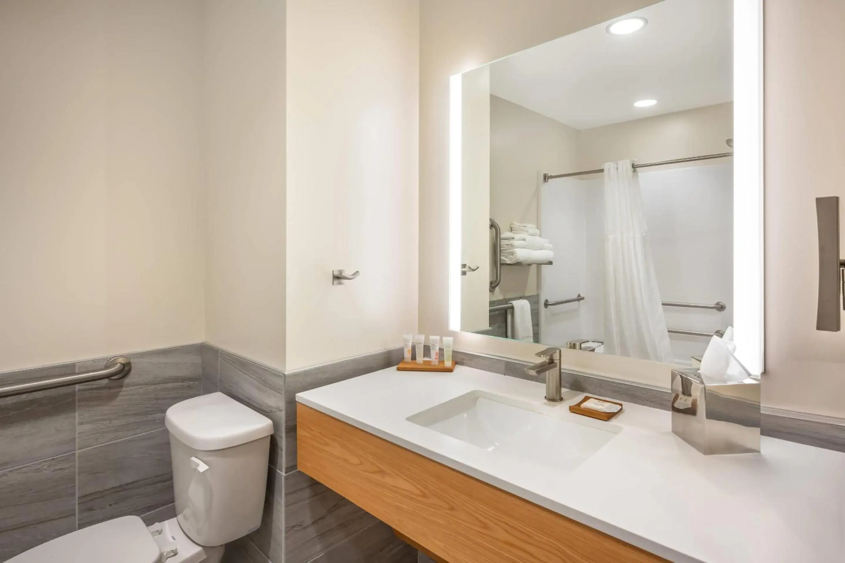 Bedroom in Radisson Hotel Pendleton Airport Bedroom in Radisson Hotel Pendleton Airport