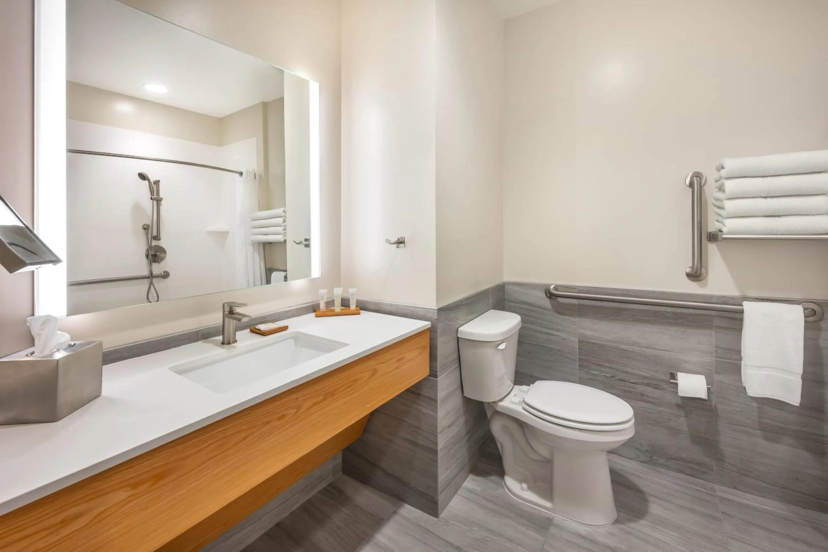 Bedroom in Radisson Hotel Pendleton Airport