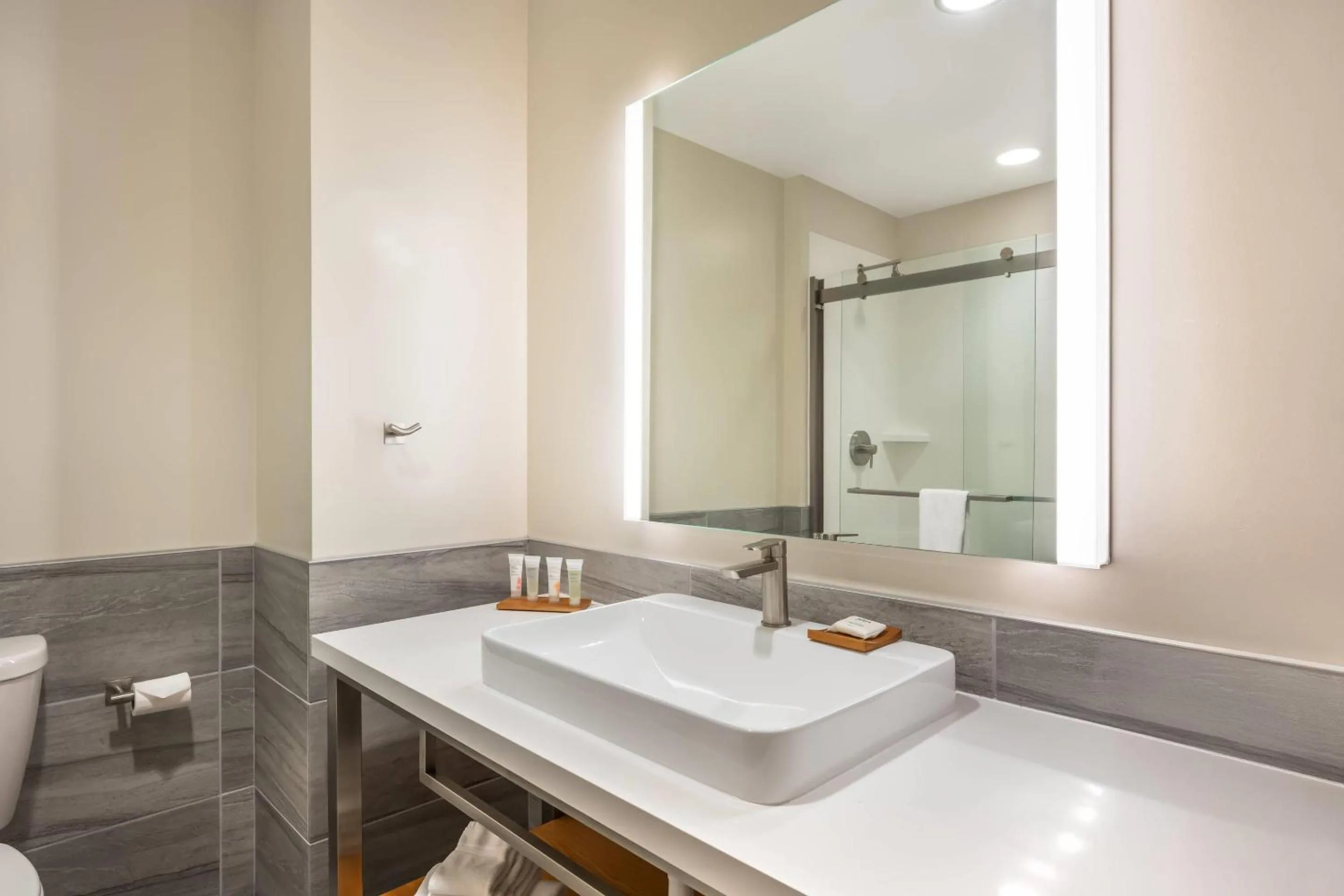 Bedroom in Radisson Hotel Pendleton Airport