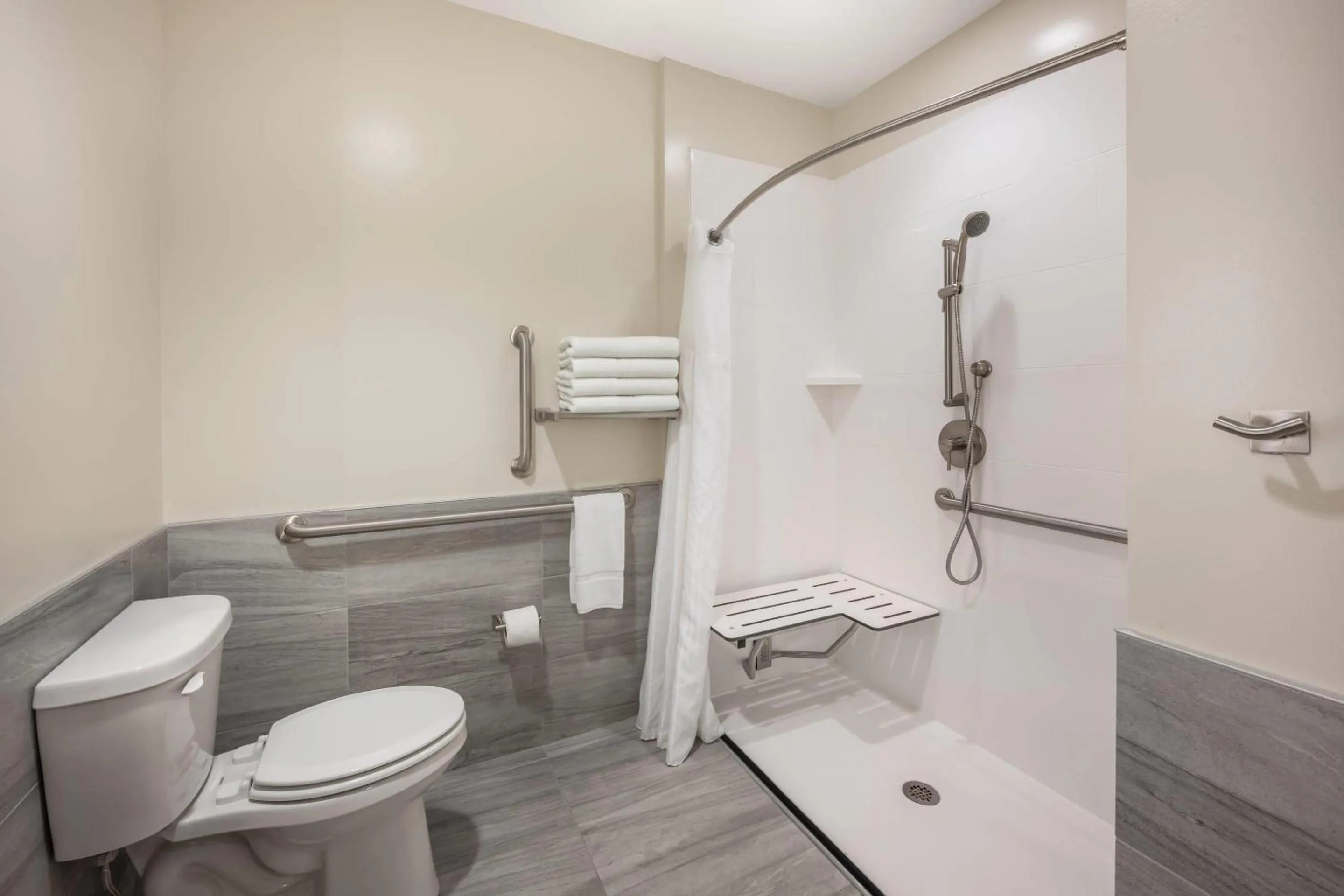 Bedroom in Radisson Hotel Pendleton Airport