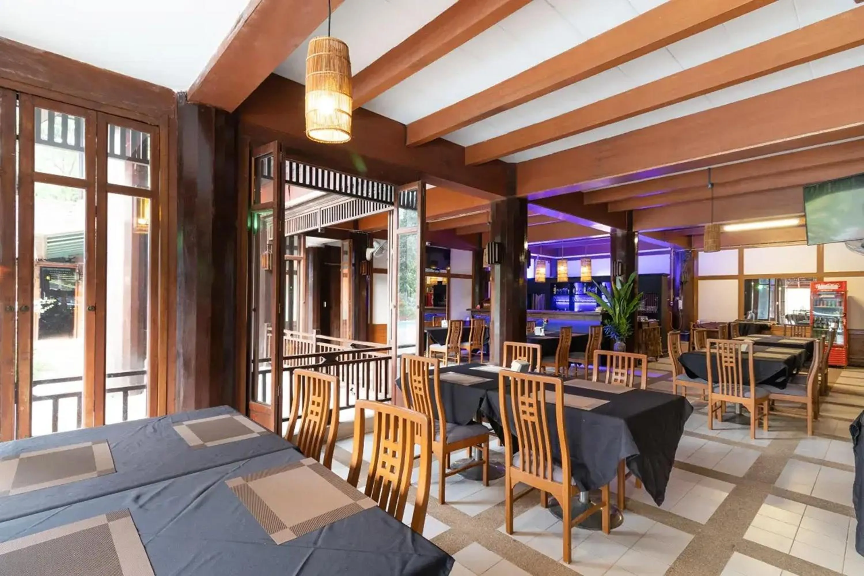 Restaurant/places to eat in Royal Ping Garden and Resort