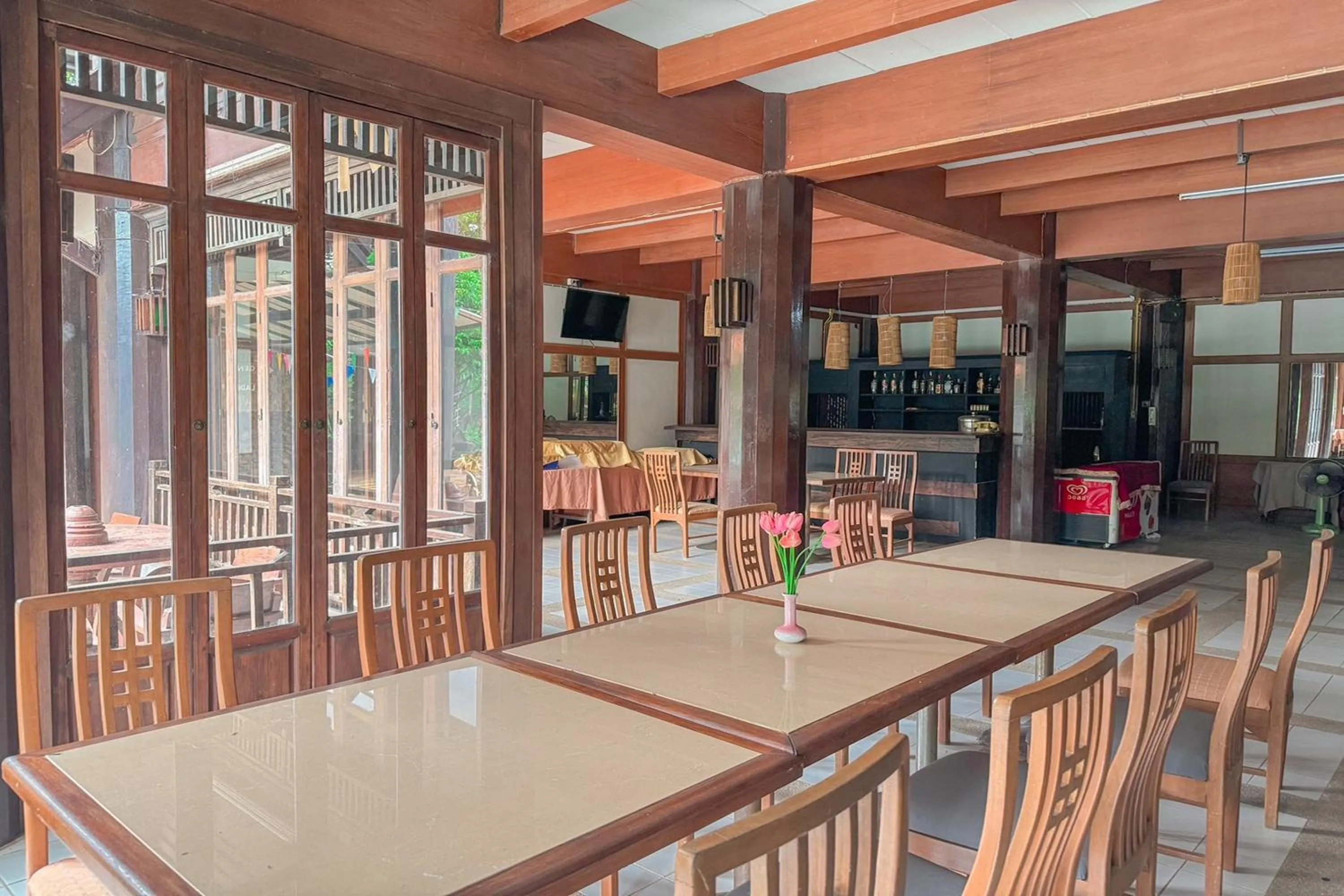 Restaurant/places to eat in Royal Ping Garden and Resort