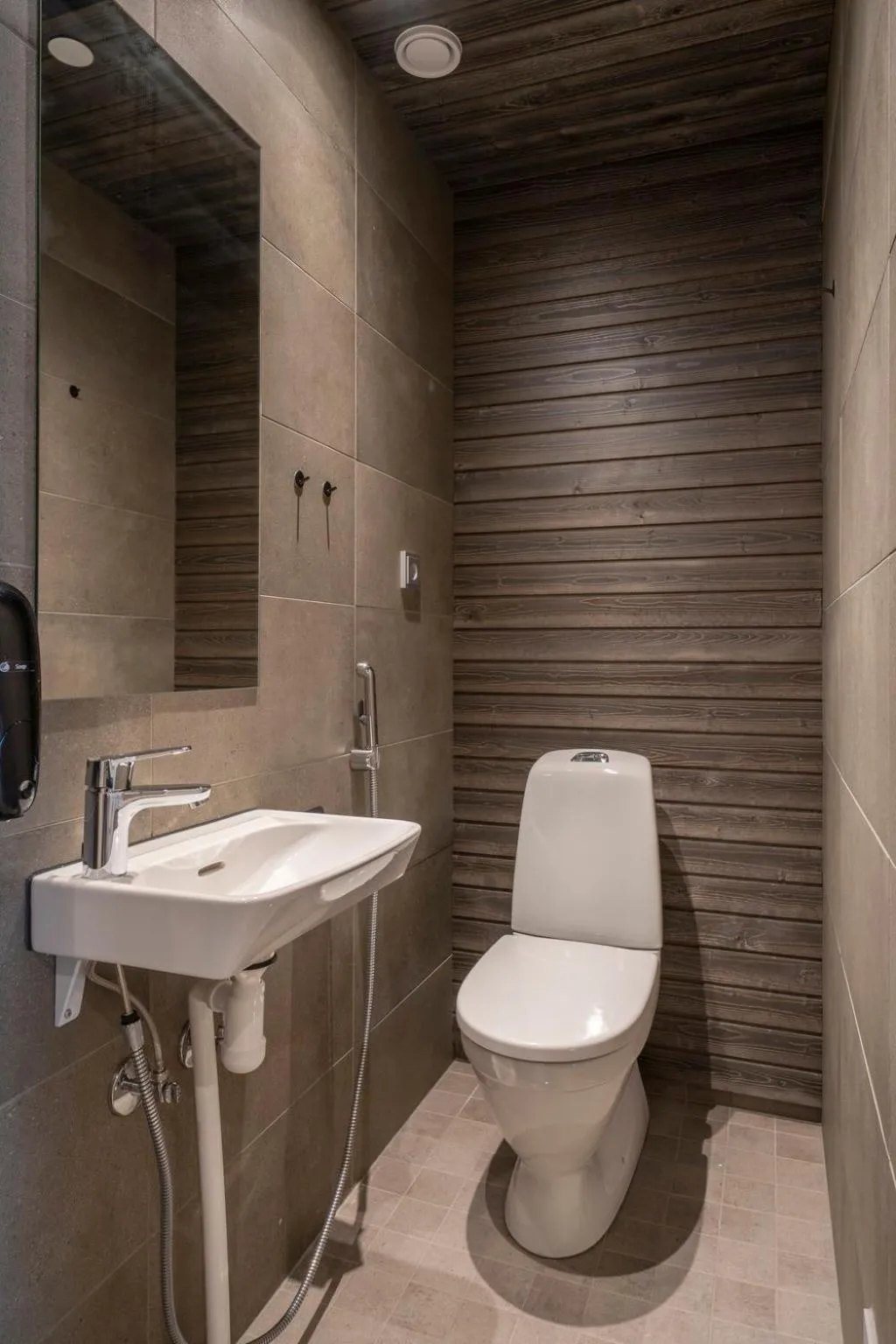 Toilet in Ski-Inn Kultakero