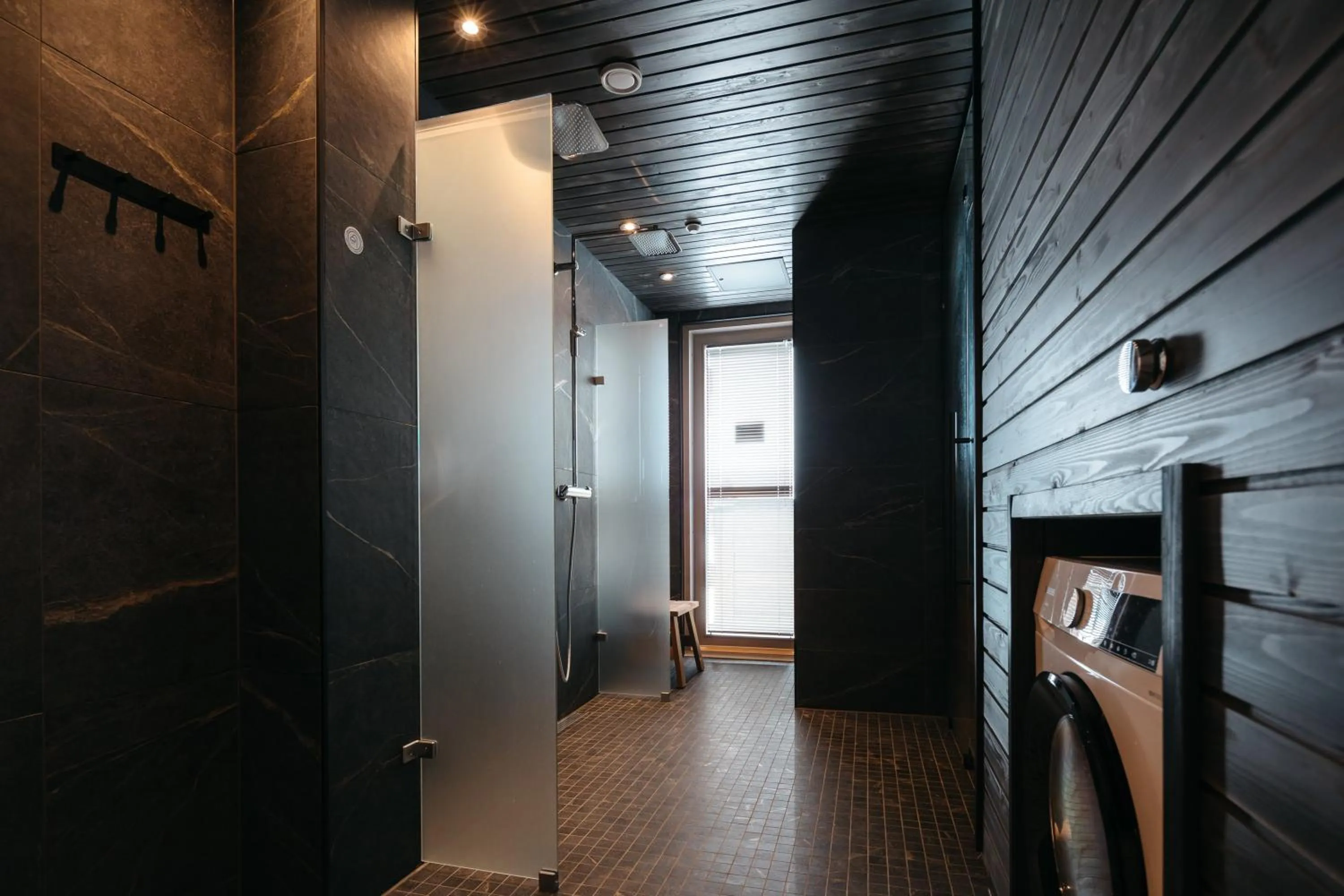 Shower in Ski-Inn Kultakero