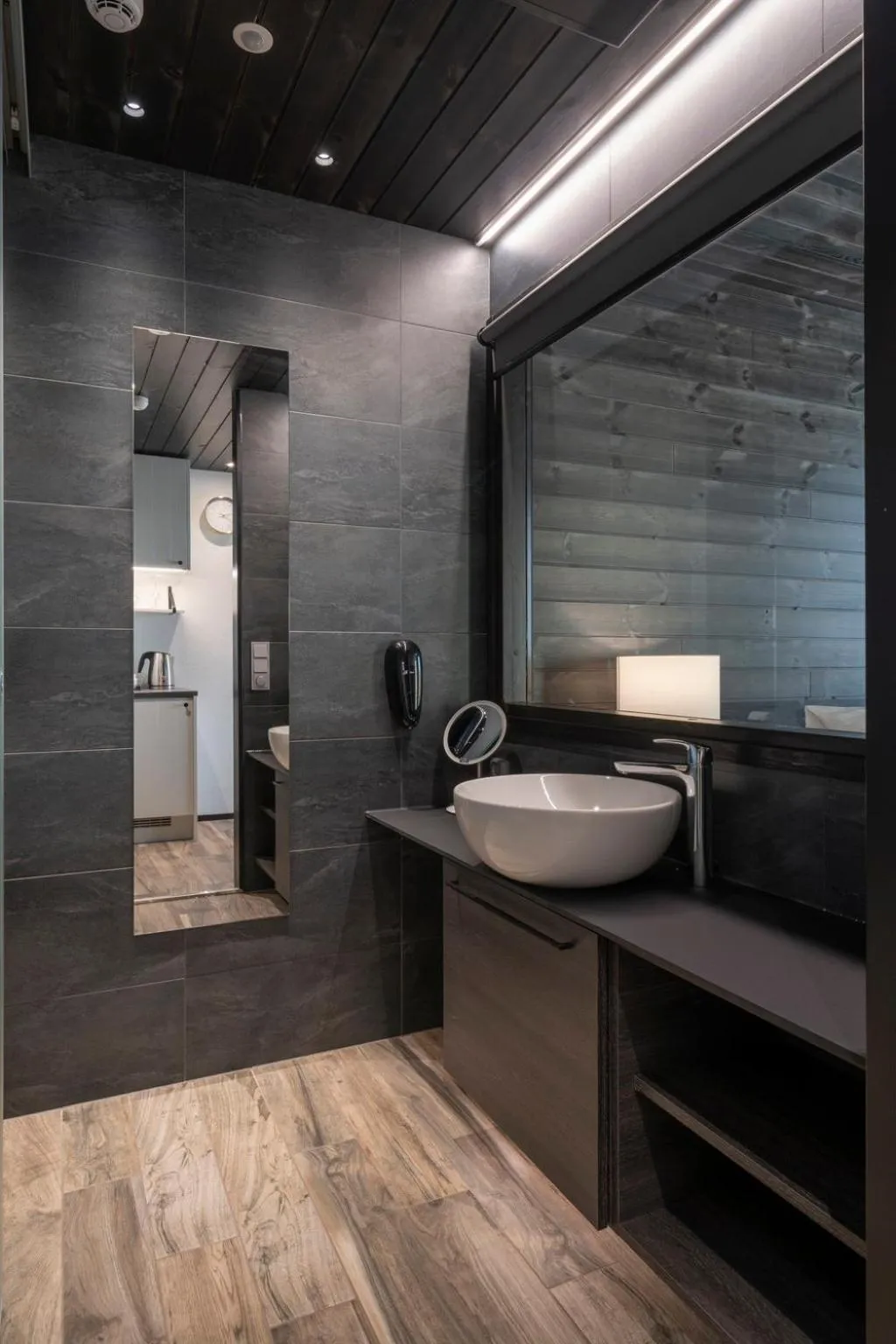 Toilet in Ski-Inn Kultakero