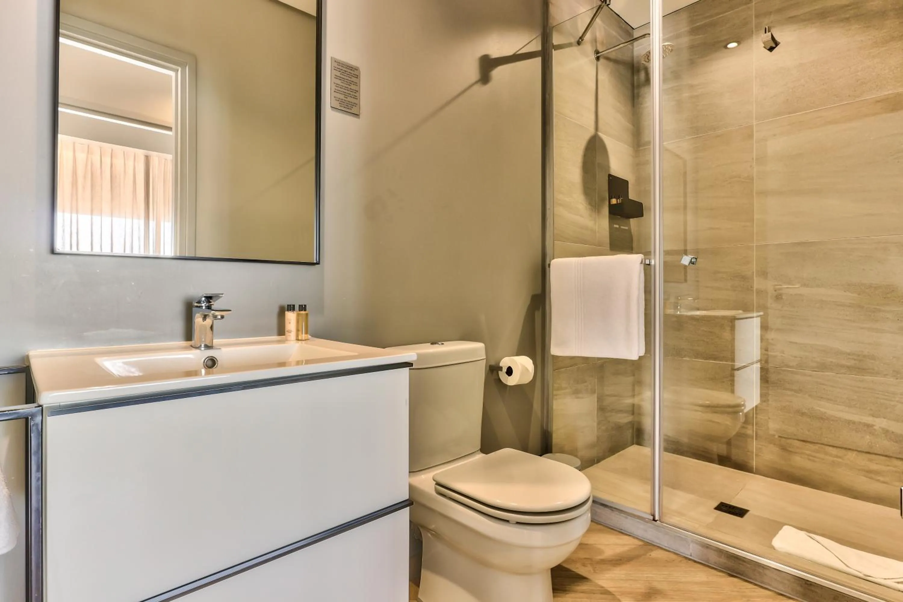 Shower in WINK Aparthotel One Thibault