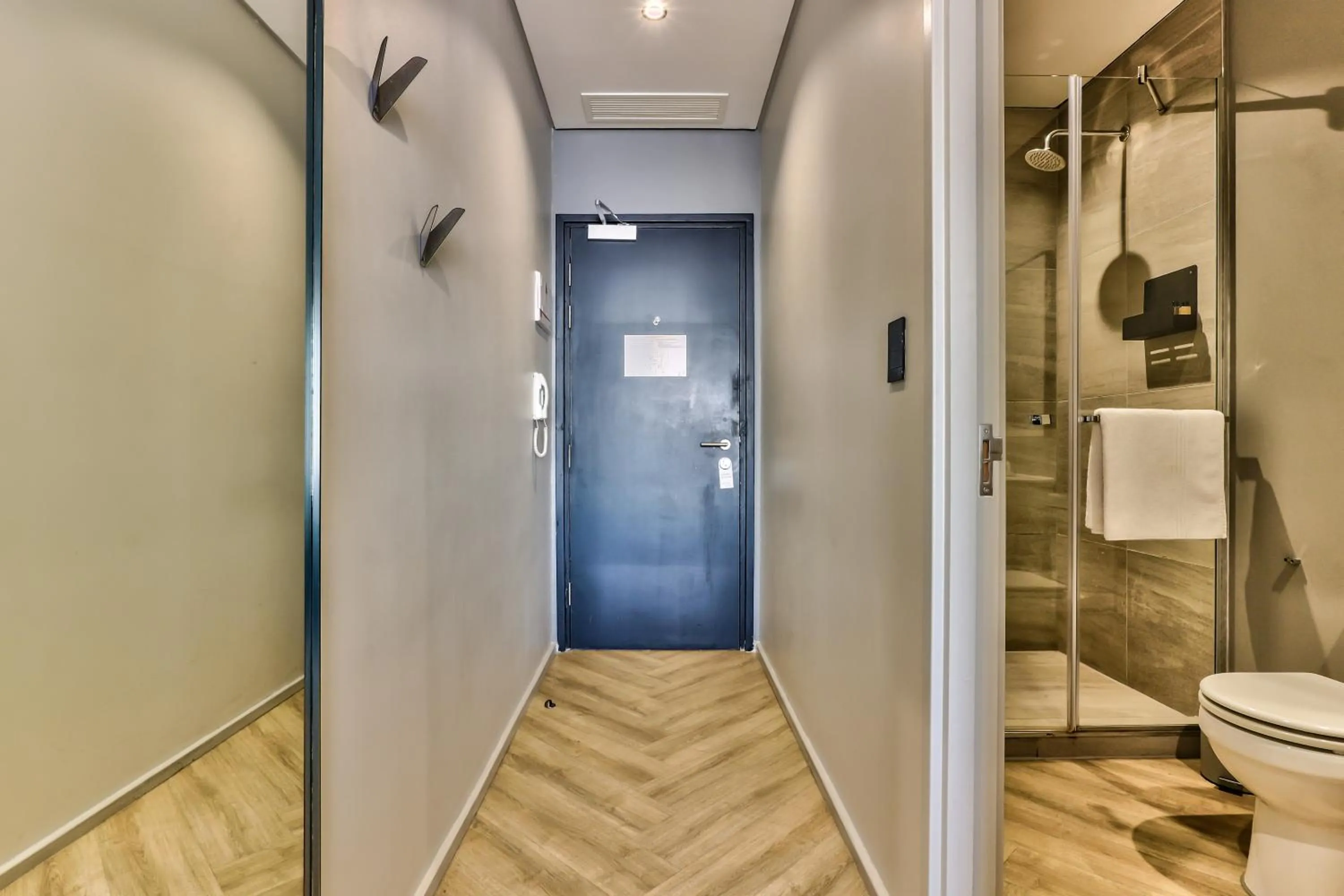 Shower in WINK Aparthotel One Thibault