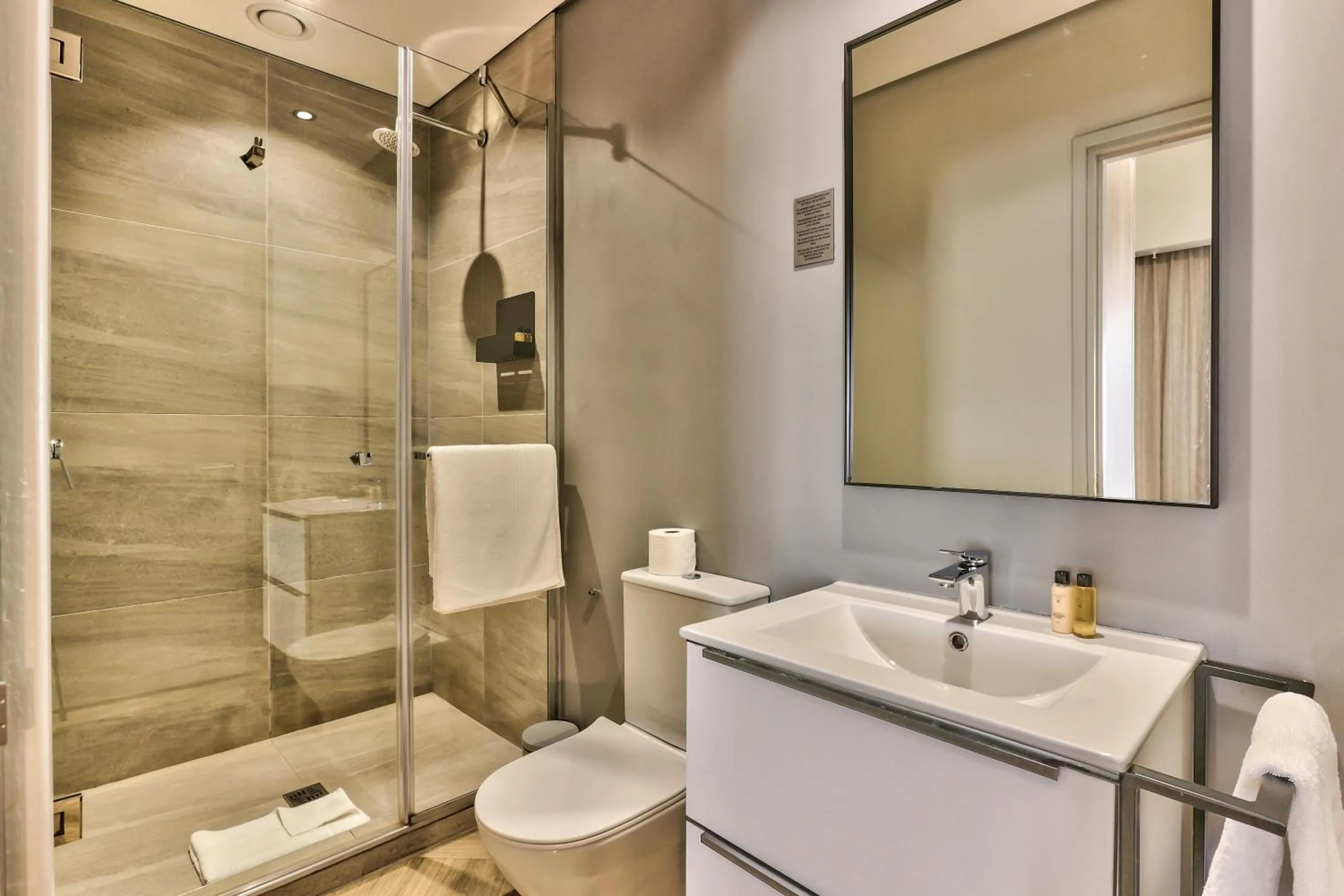 Shower in WINK Aparthotel One Thibault