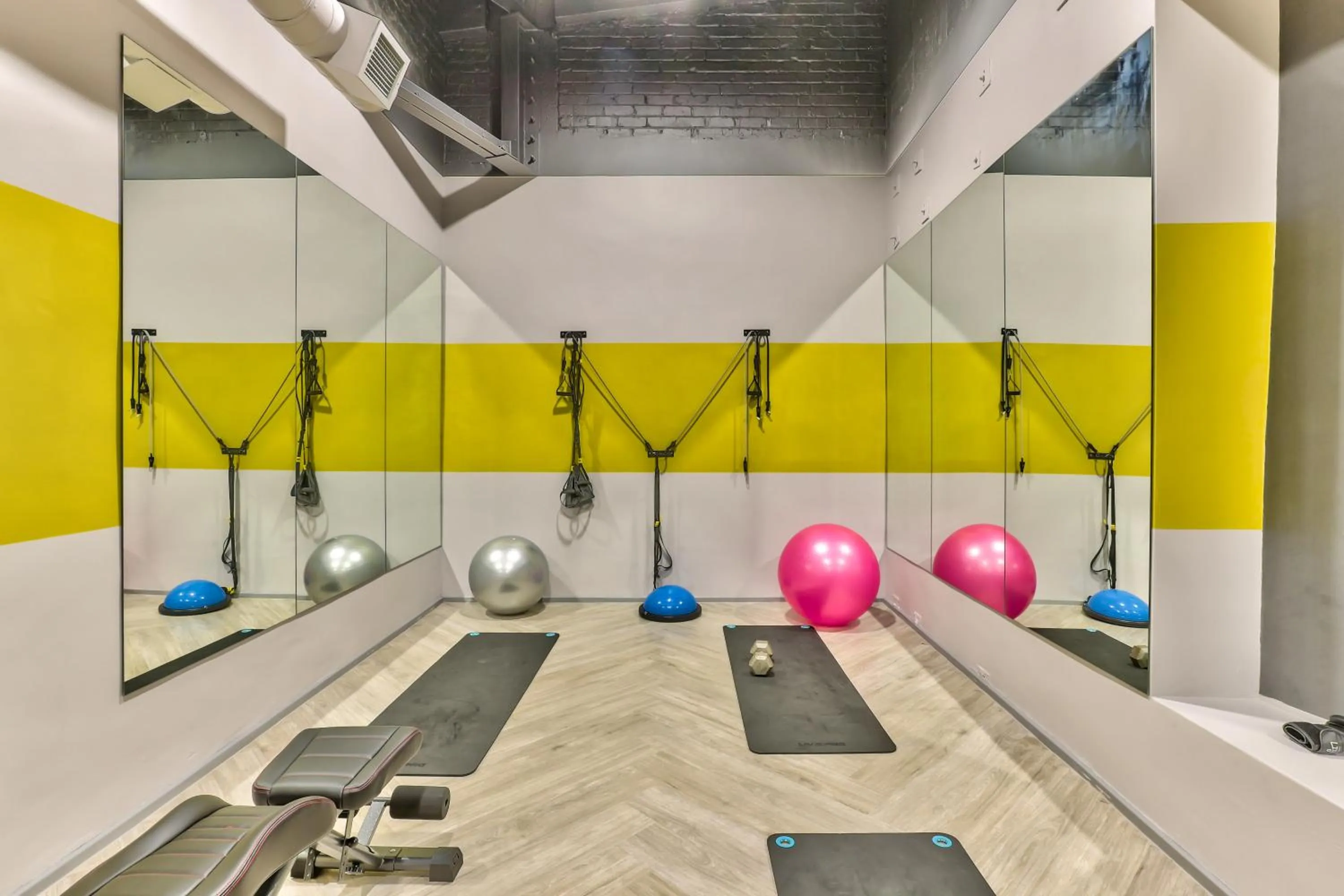 Fitness centre/facilities in WINK Aparthotel One Thibault