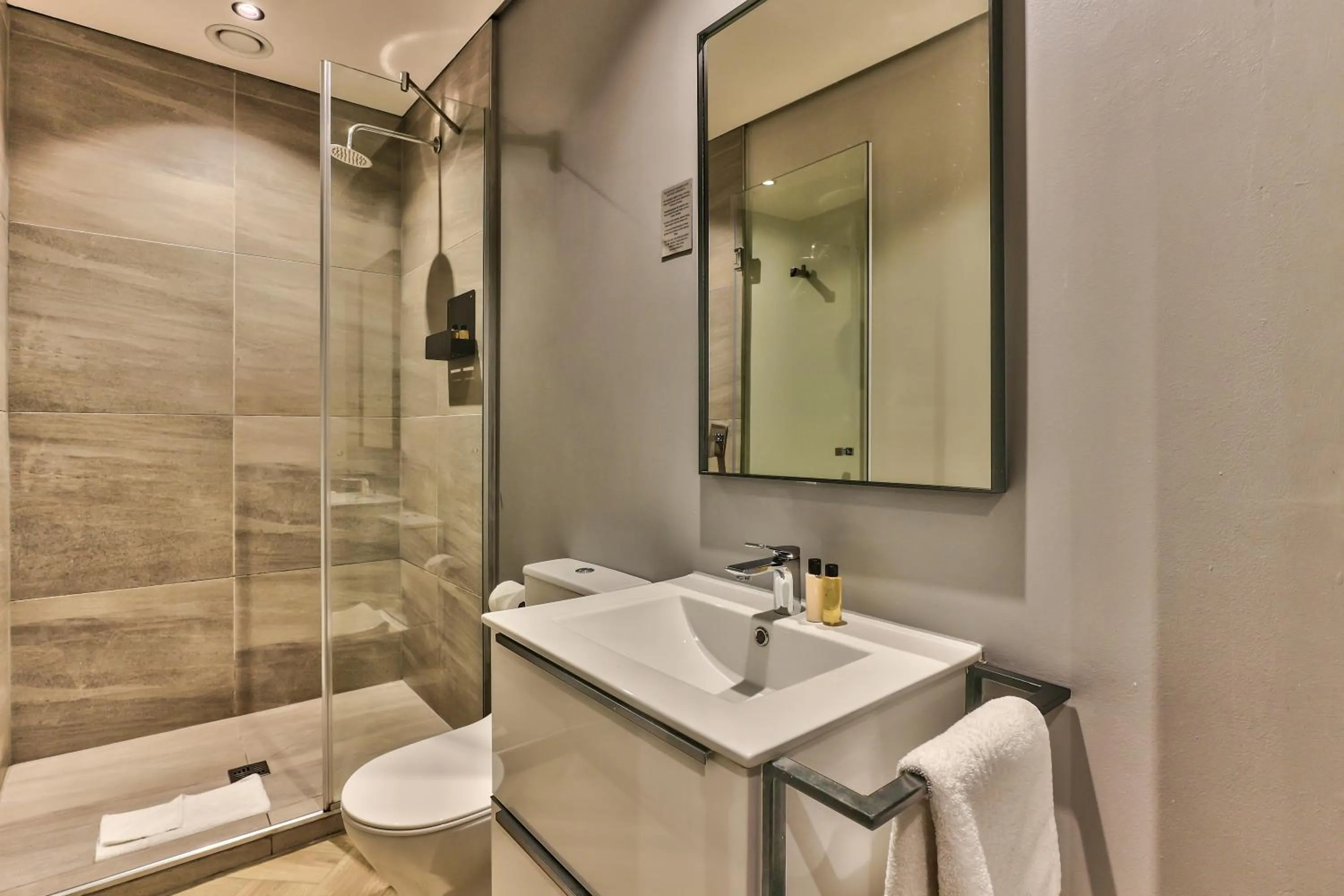 Shower in WINK Aparthotel One Thibault