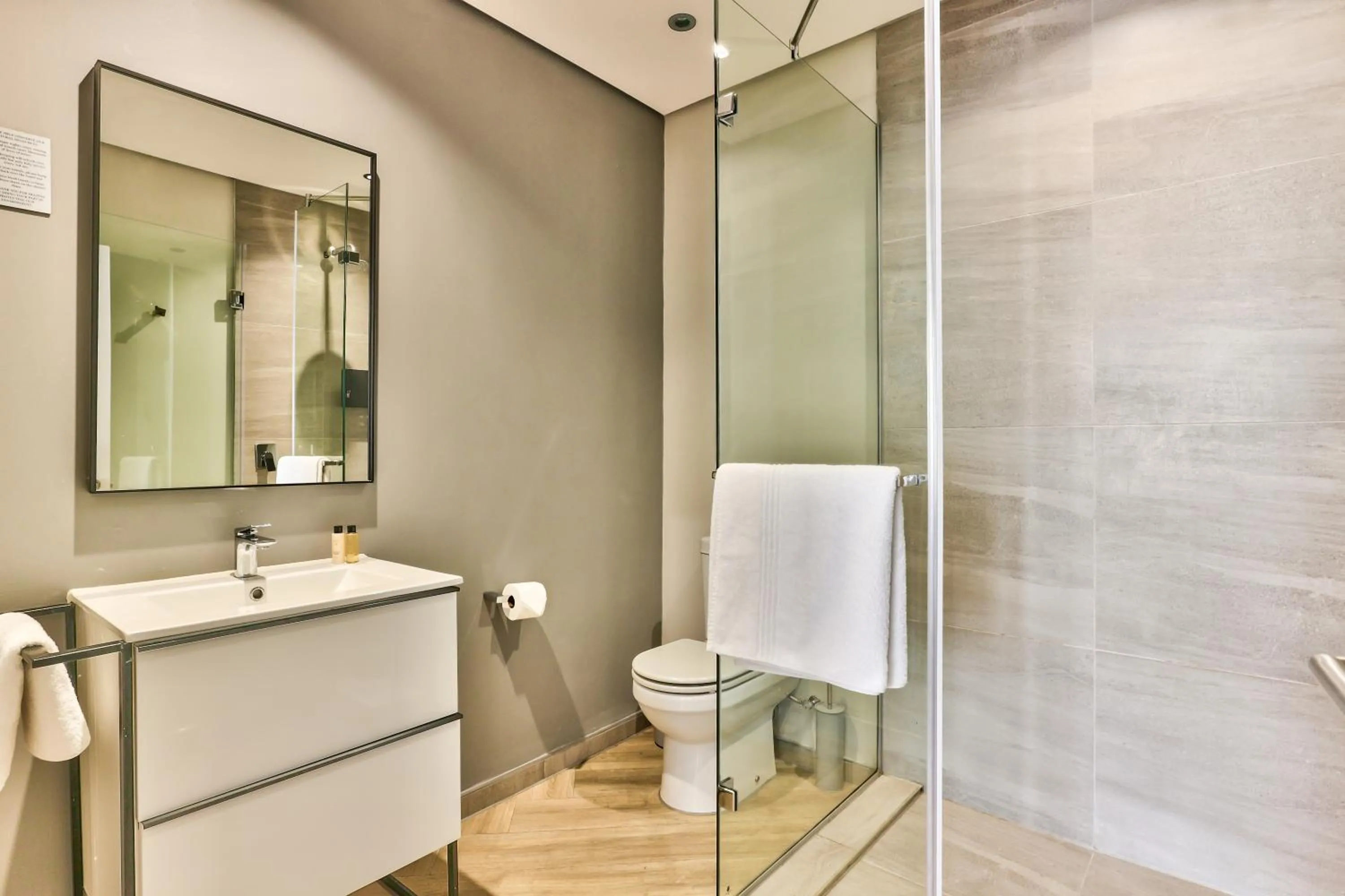 Shower in WINK Aparthotel One Thibault