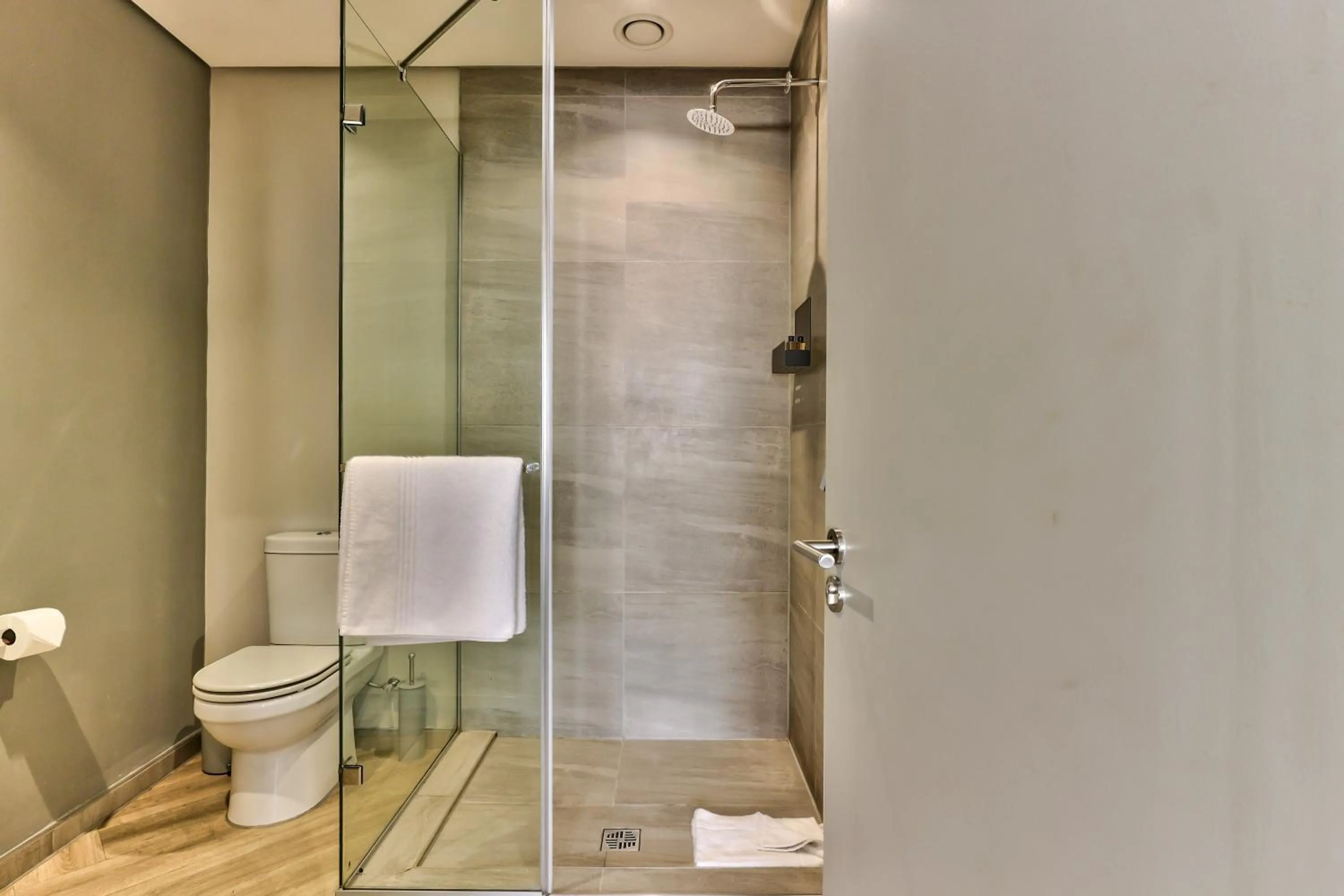 Shower in WINK Aparthotel One Thibault