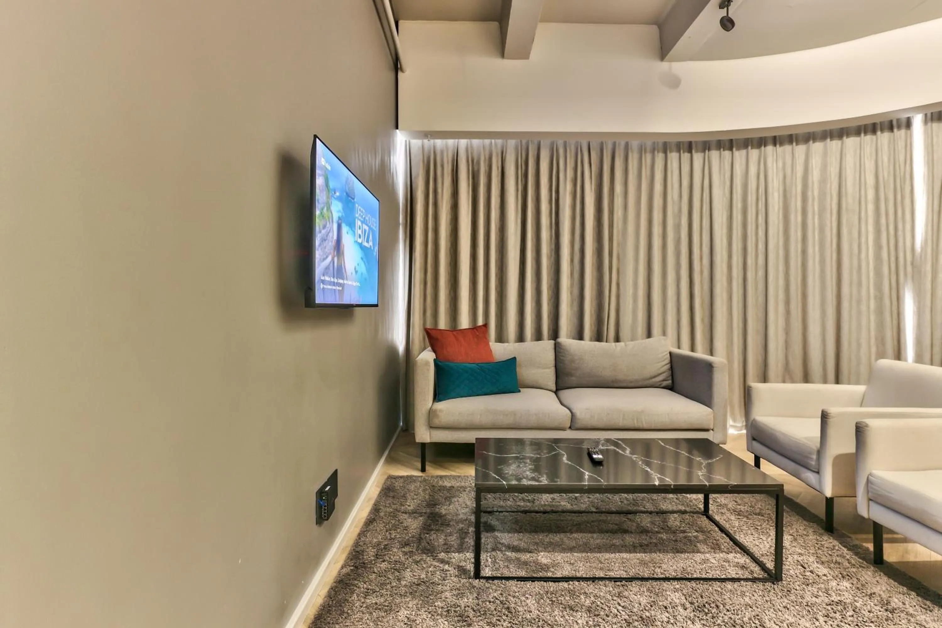 TV and multimedia in WINK Aparthotel One Thibault