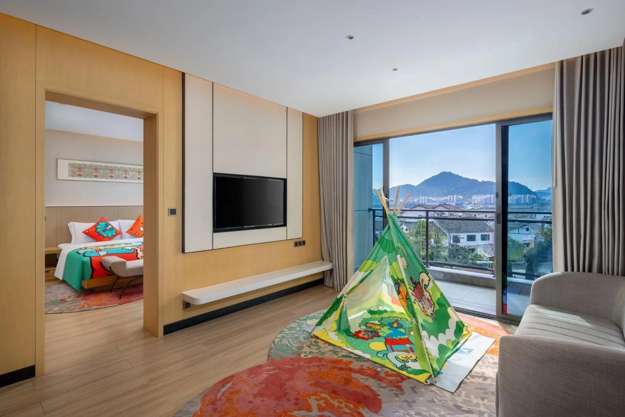 Photo of the whole room, Bed in Holiday Inn Resort Guiyang Qingyan by IHG