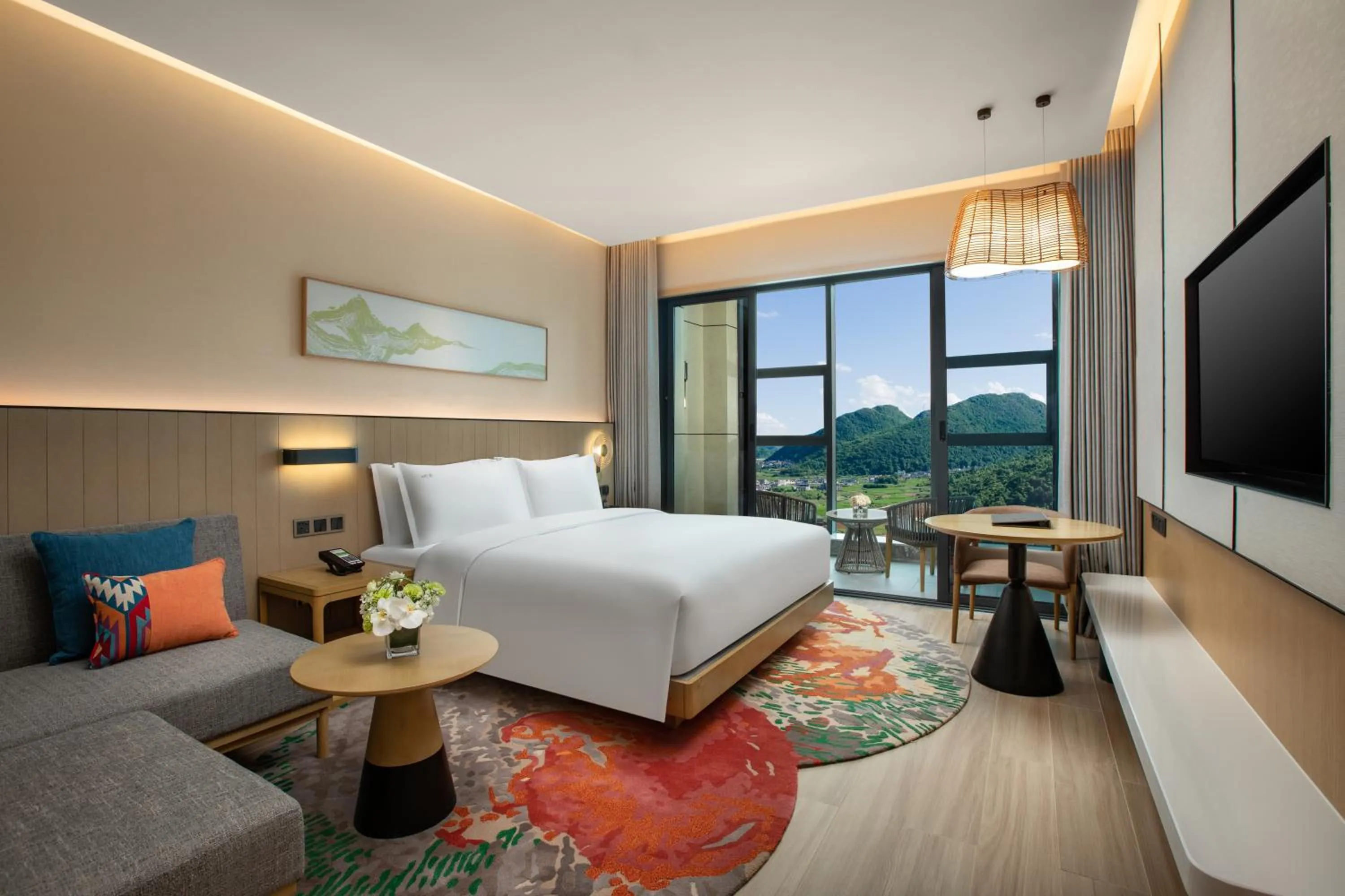 Photo of the whole room, Bed in Holiday Inn Resort Guiyang Qingyan by IHG