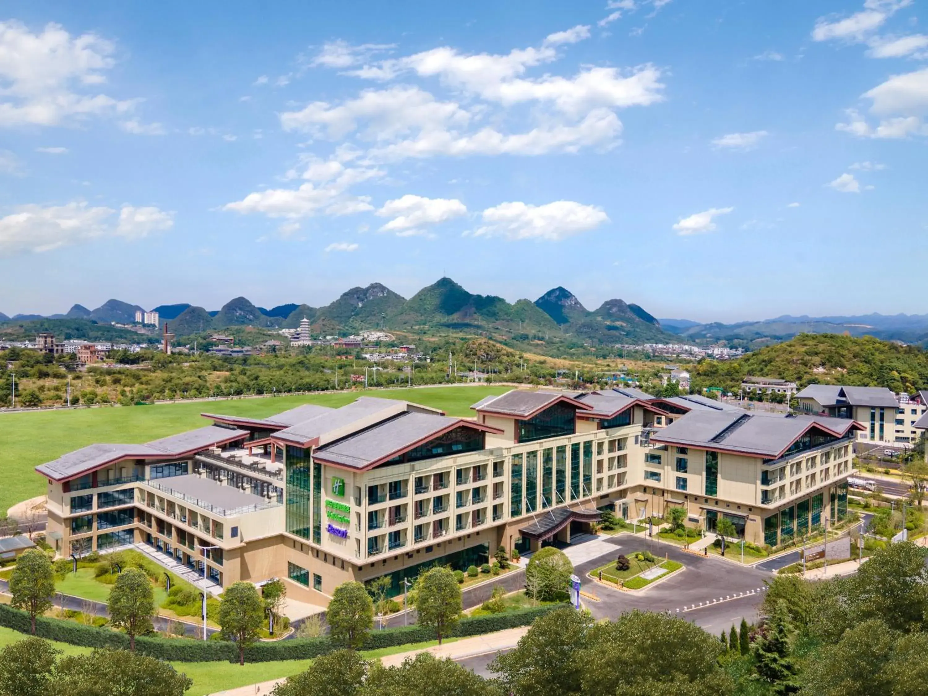 Property building in Holiday Inn Resort Guiyang Qingyan by IHG Property building in Holiday Inn Resort Guiyang Qingyan by IHG