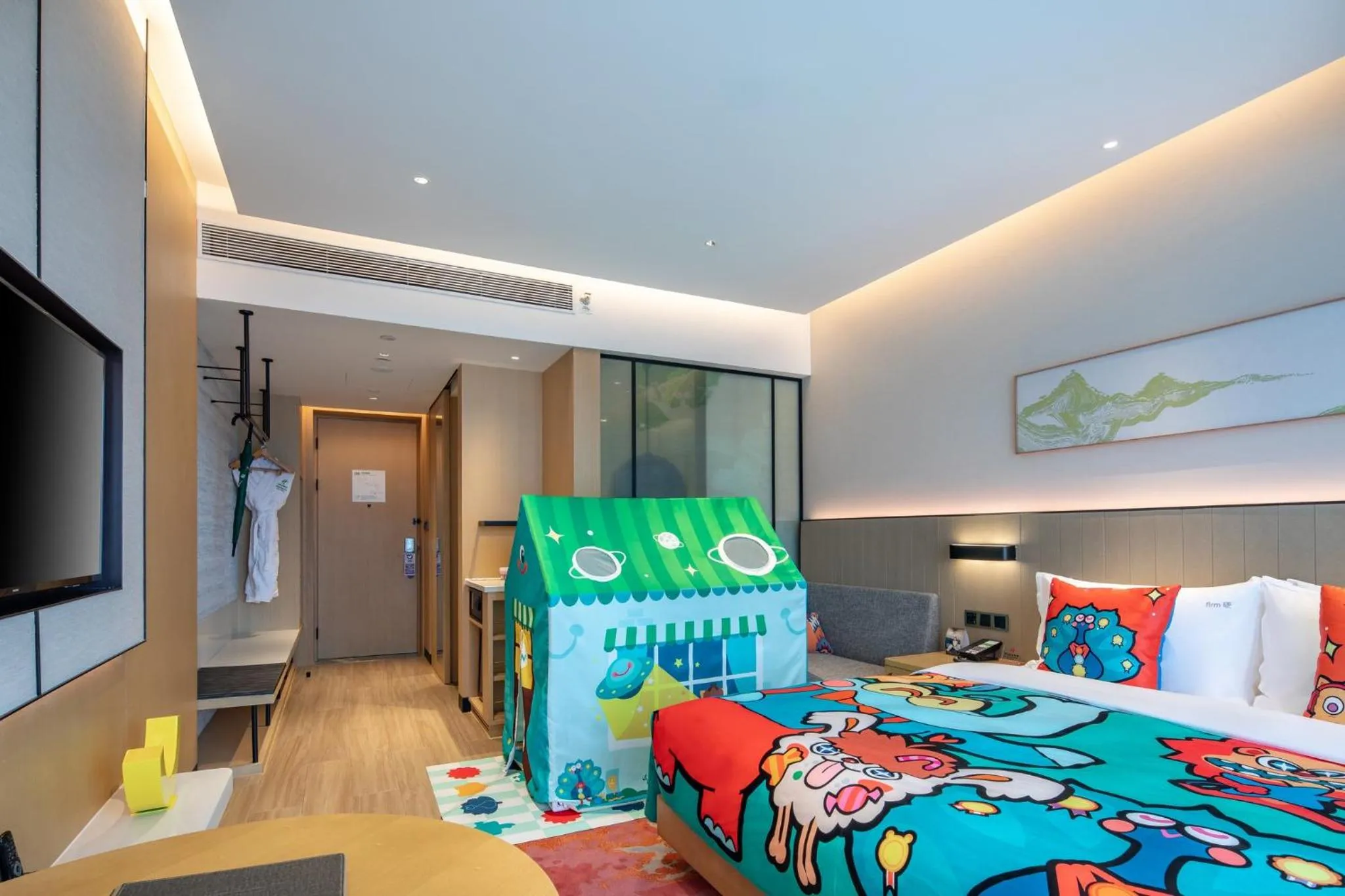 Photo of the whole room, Bed in Holiday Inn Resort Guiyang Qingyan by IHG