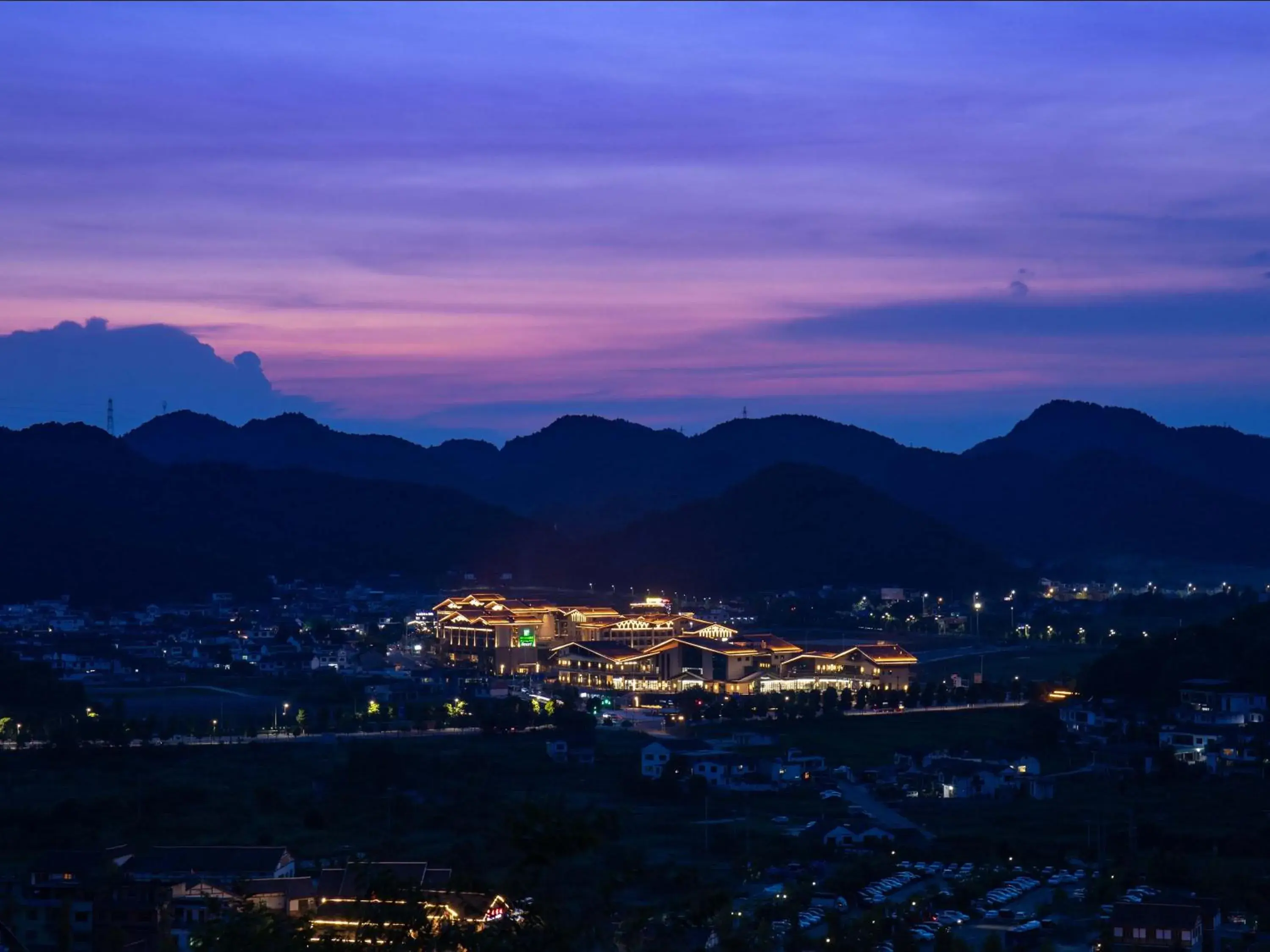 Property building in Holiday Inn Resort Guiyang Qingyan by IHG Property building in Holiday Inn Resort Guiyang Qingyan by IHG