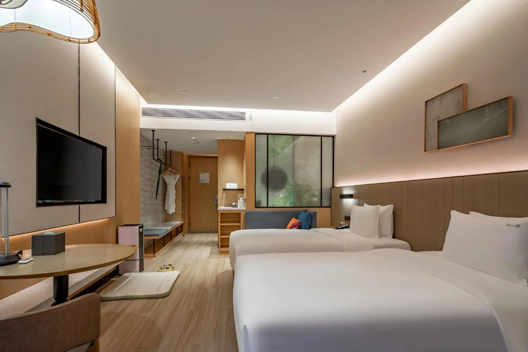 Photo of the whole room, Bed in Holiday Inn Resort Guiyang Qingyan by IHG