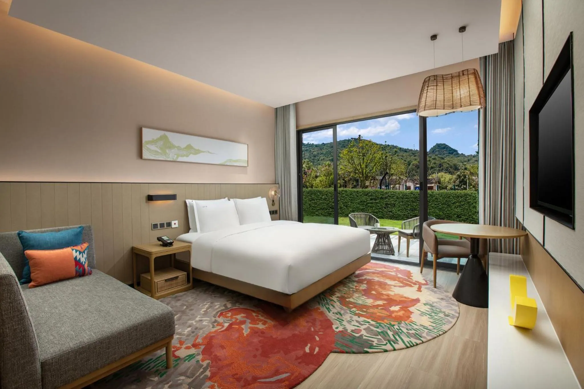 Photo of the whole room, Bed in Holiday Inn Resort Guiyang Qingyan by IHG