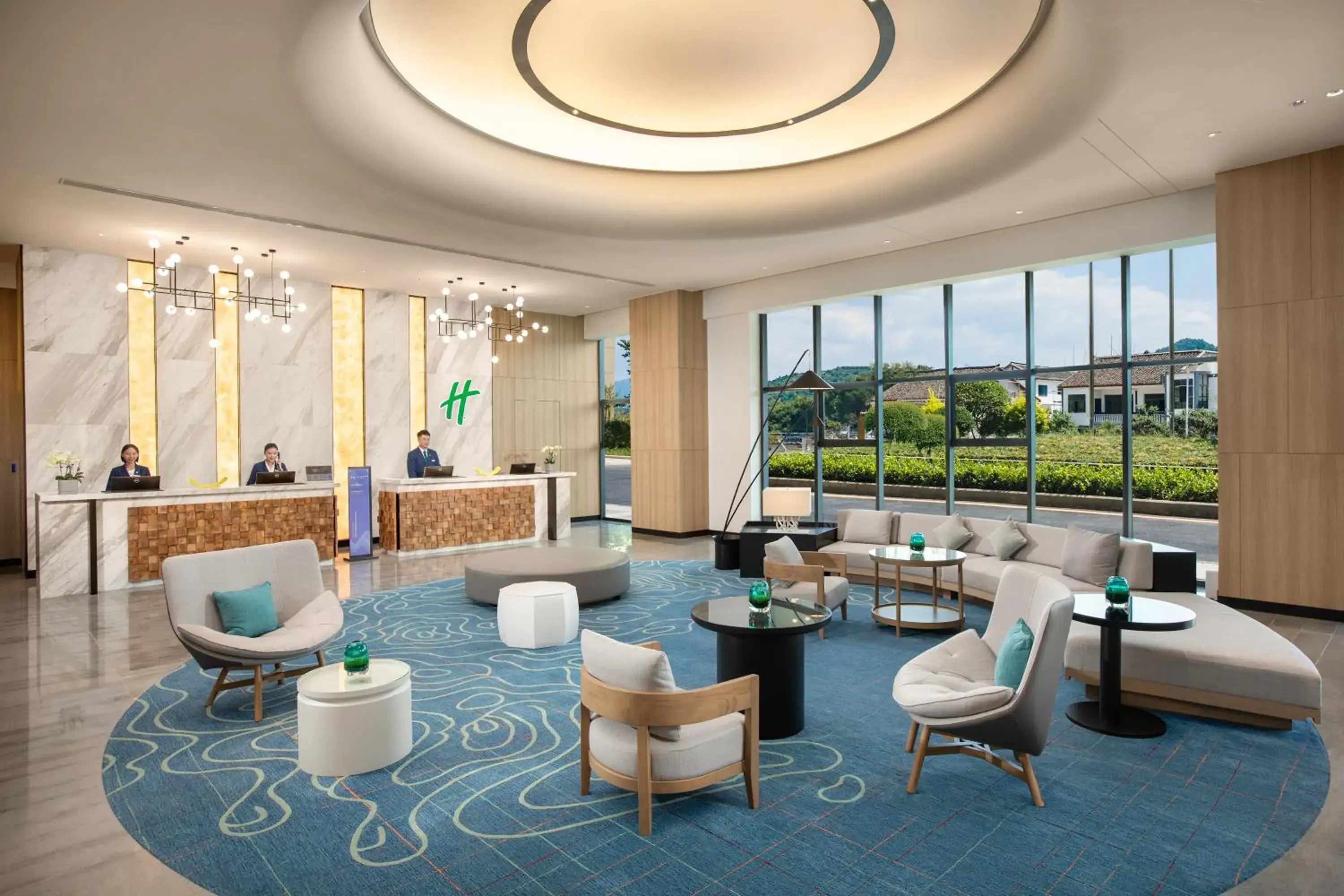 Lobby or reception in Holiday Inn Resort Guiyang Qingyan by IHG Lobby or reception in Holiday Inn Resort Guiyang Qingyan by IHG