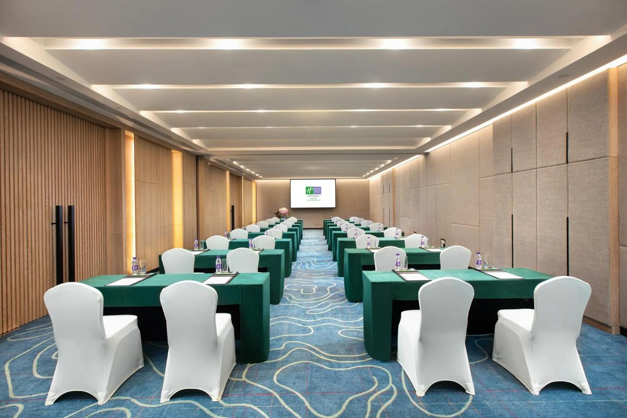 Meeting/conference room in Holiday Inn Resort Guiyang Qingyan by IHG