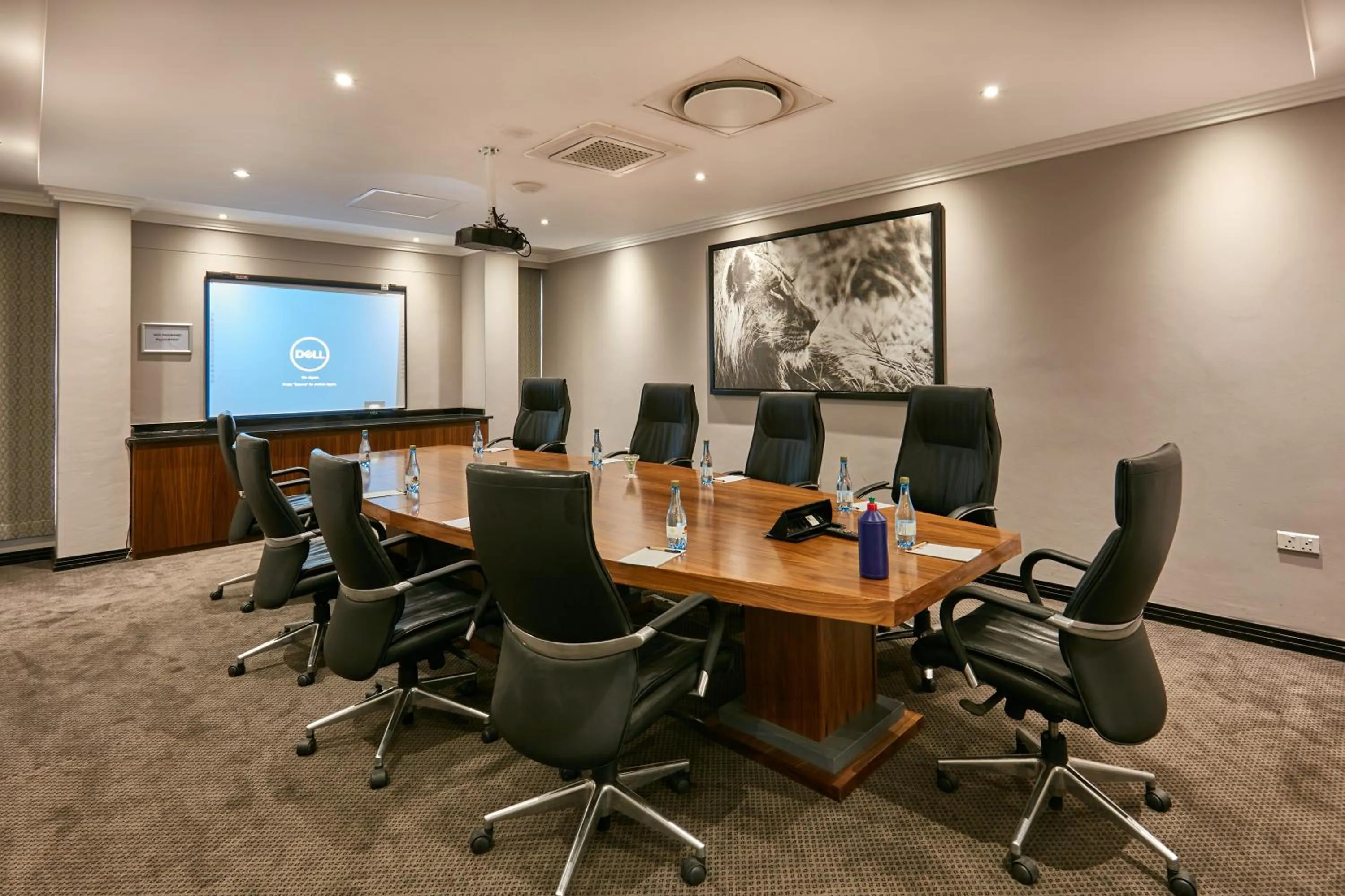 Business facilities in Regent Select Hotel