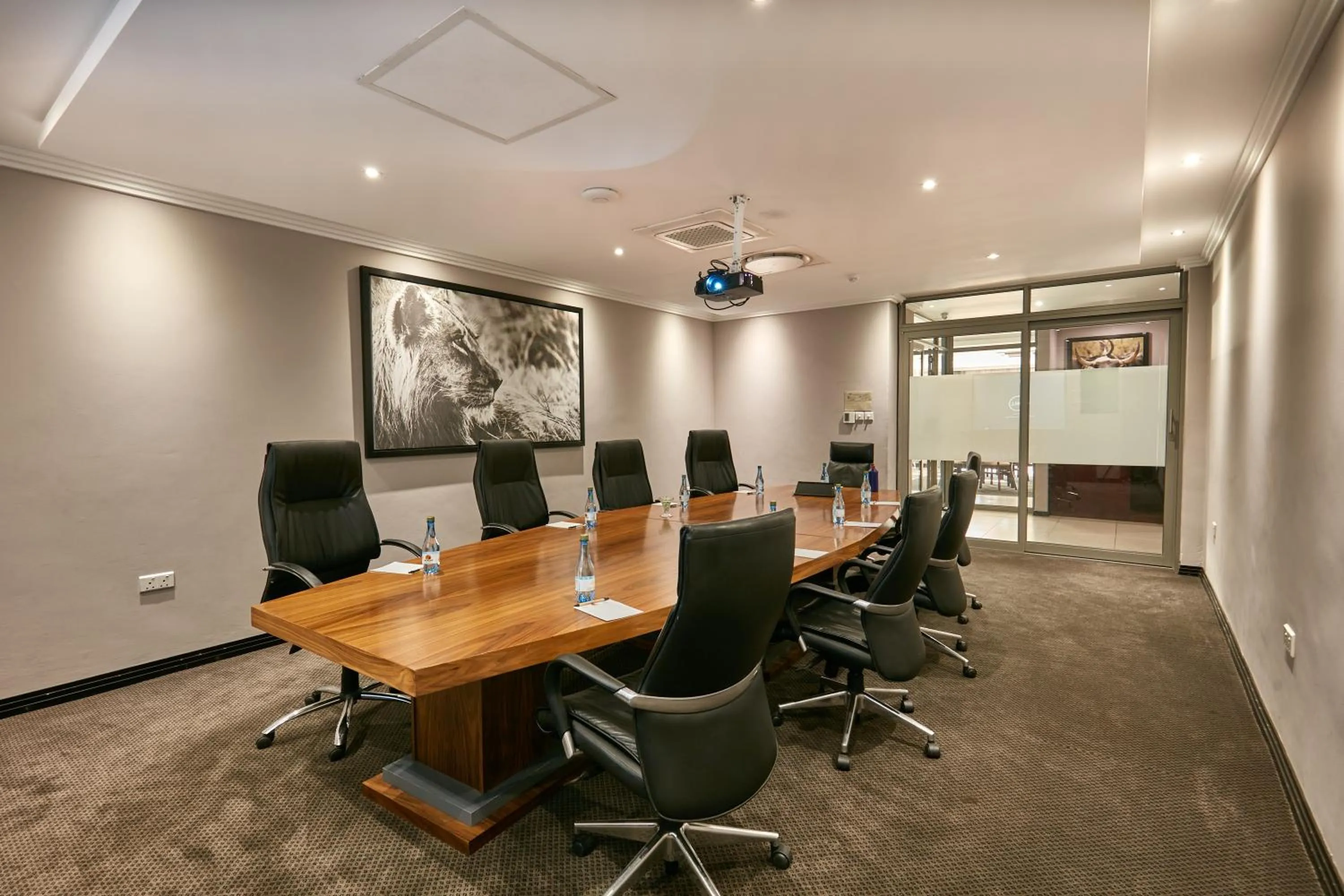 Seating area in Regent Select Hotel