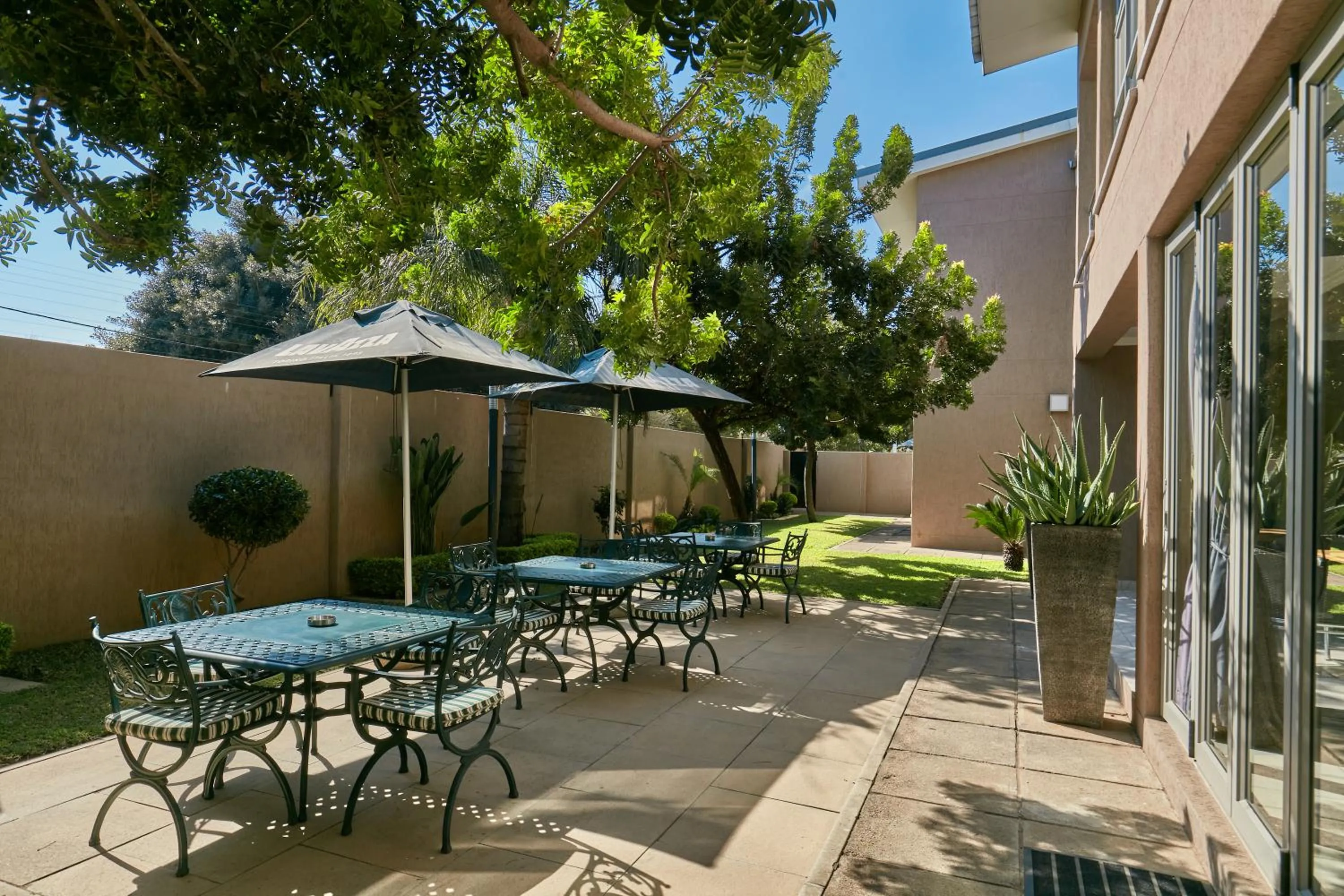 Garden in Regent Select Hotel