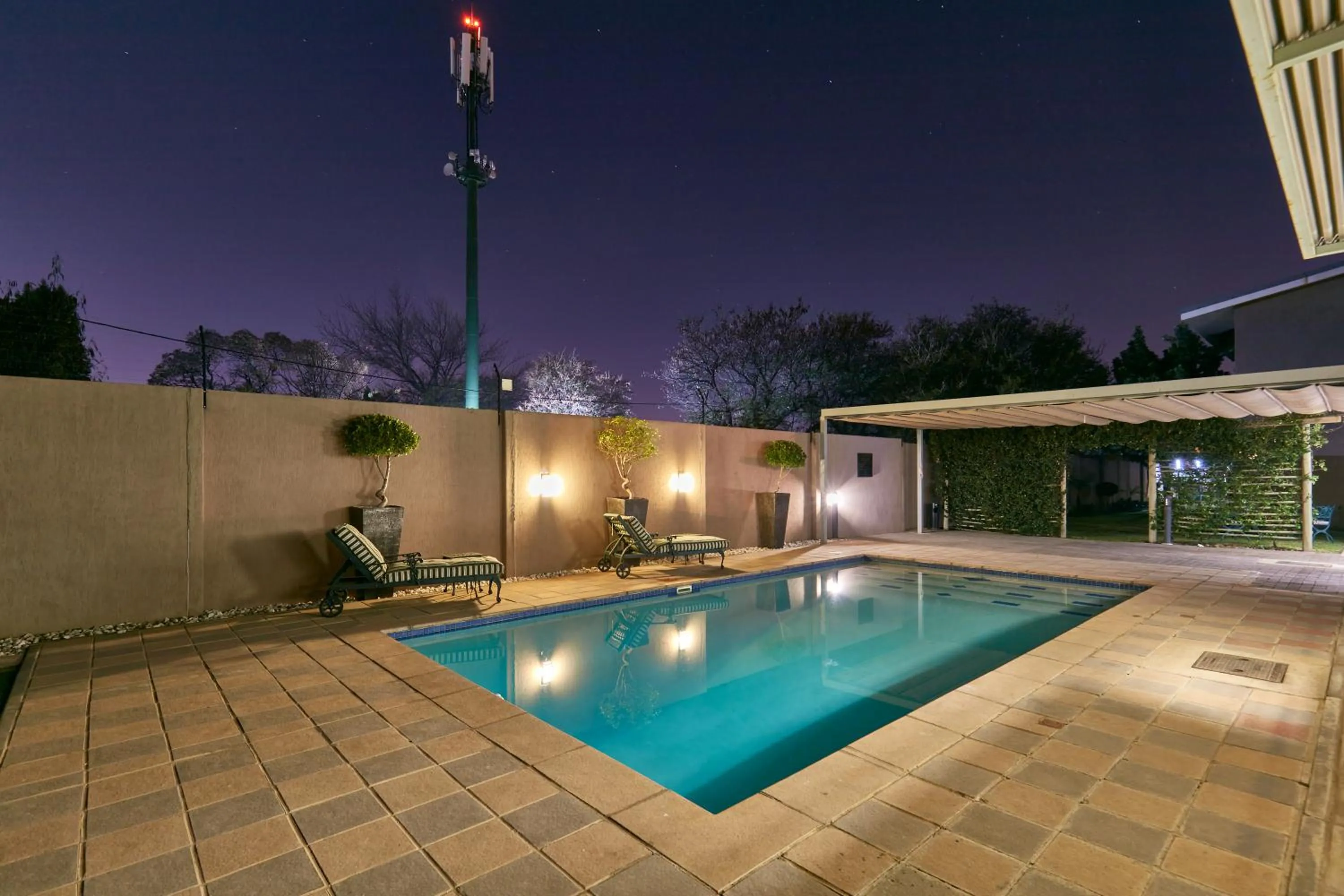 Swimming pool in Regent Select Hotel