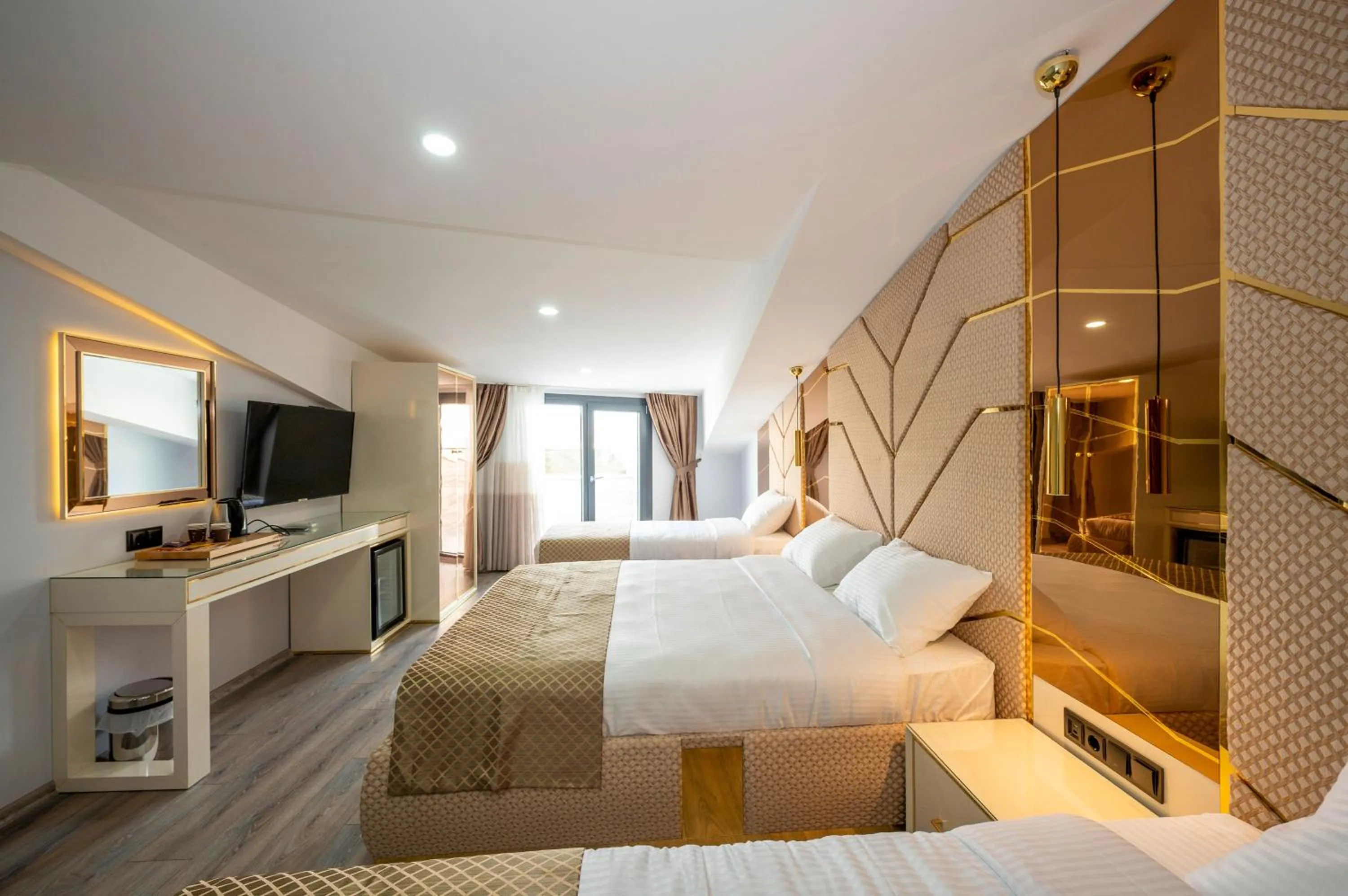 Photo of the whole room, Bed in Luxury Airport Hotel By Zazzoni-İstanbul Airport