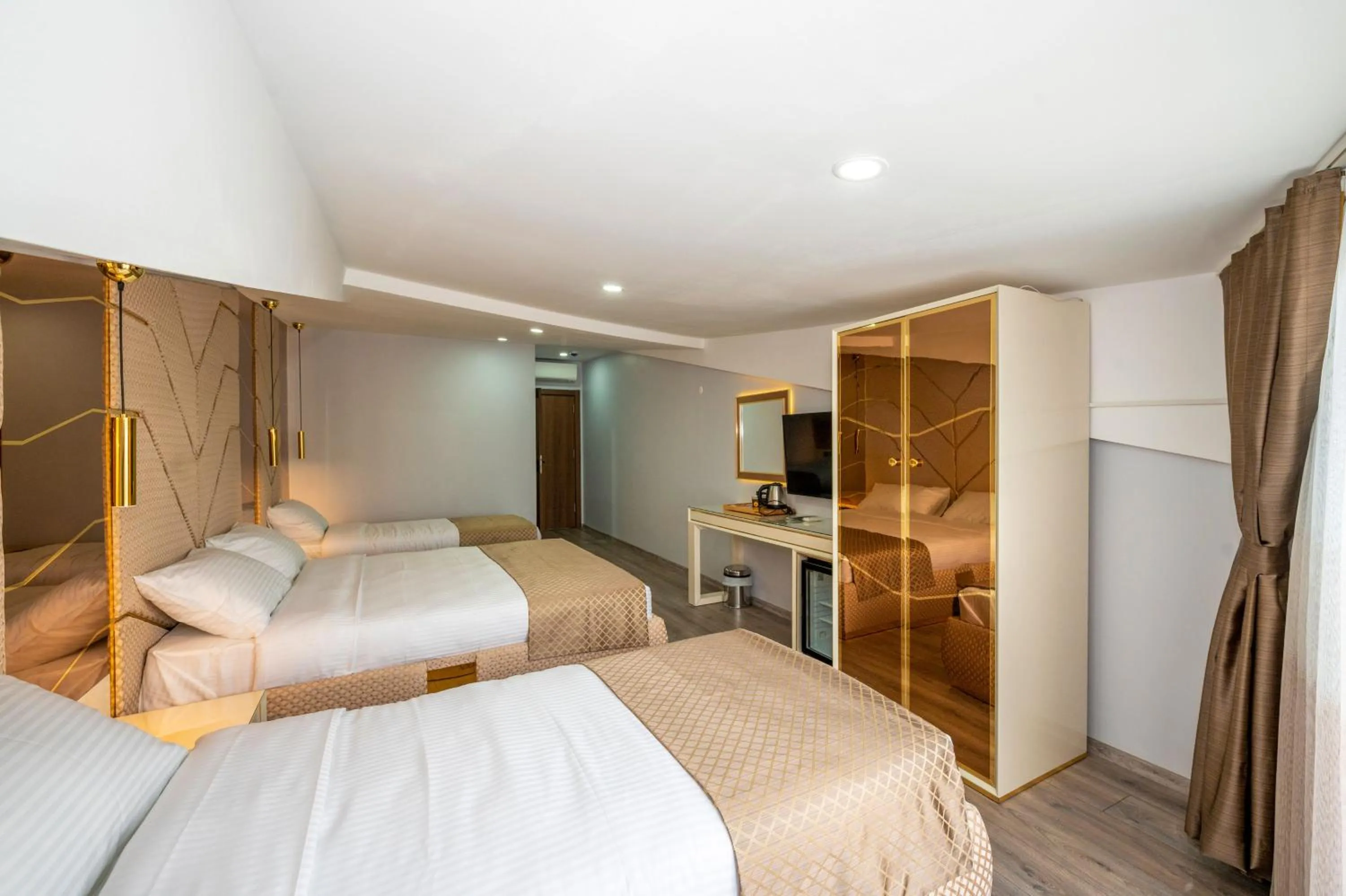 Bedroom, Bed in Luxury Airport Hotel By Zazzoni-İstanbul Airport