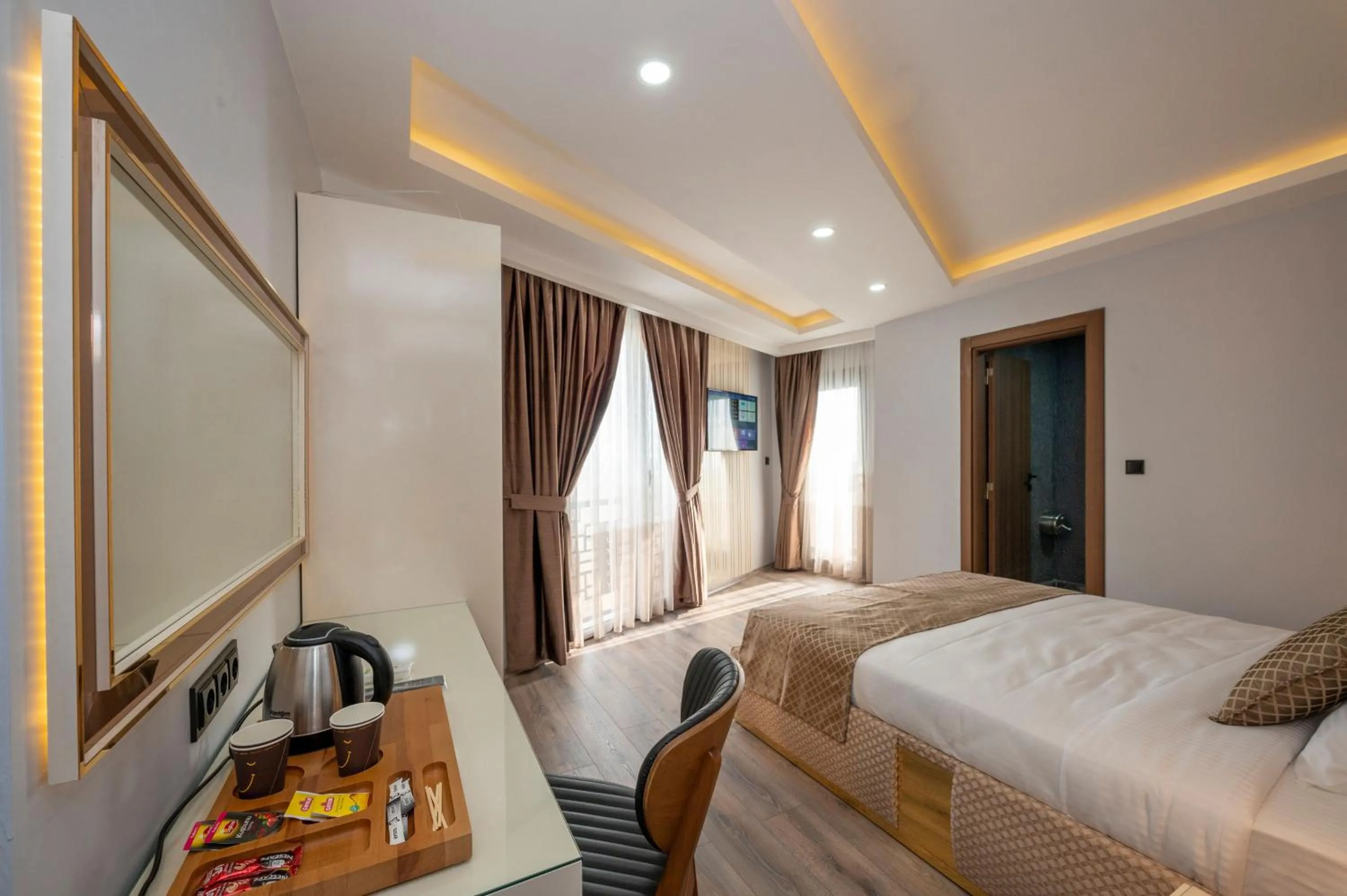 Photo of the whole room, Bed in Luxury Airport Hotel By Zazzoni-İstanbul Airport