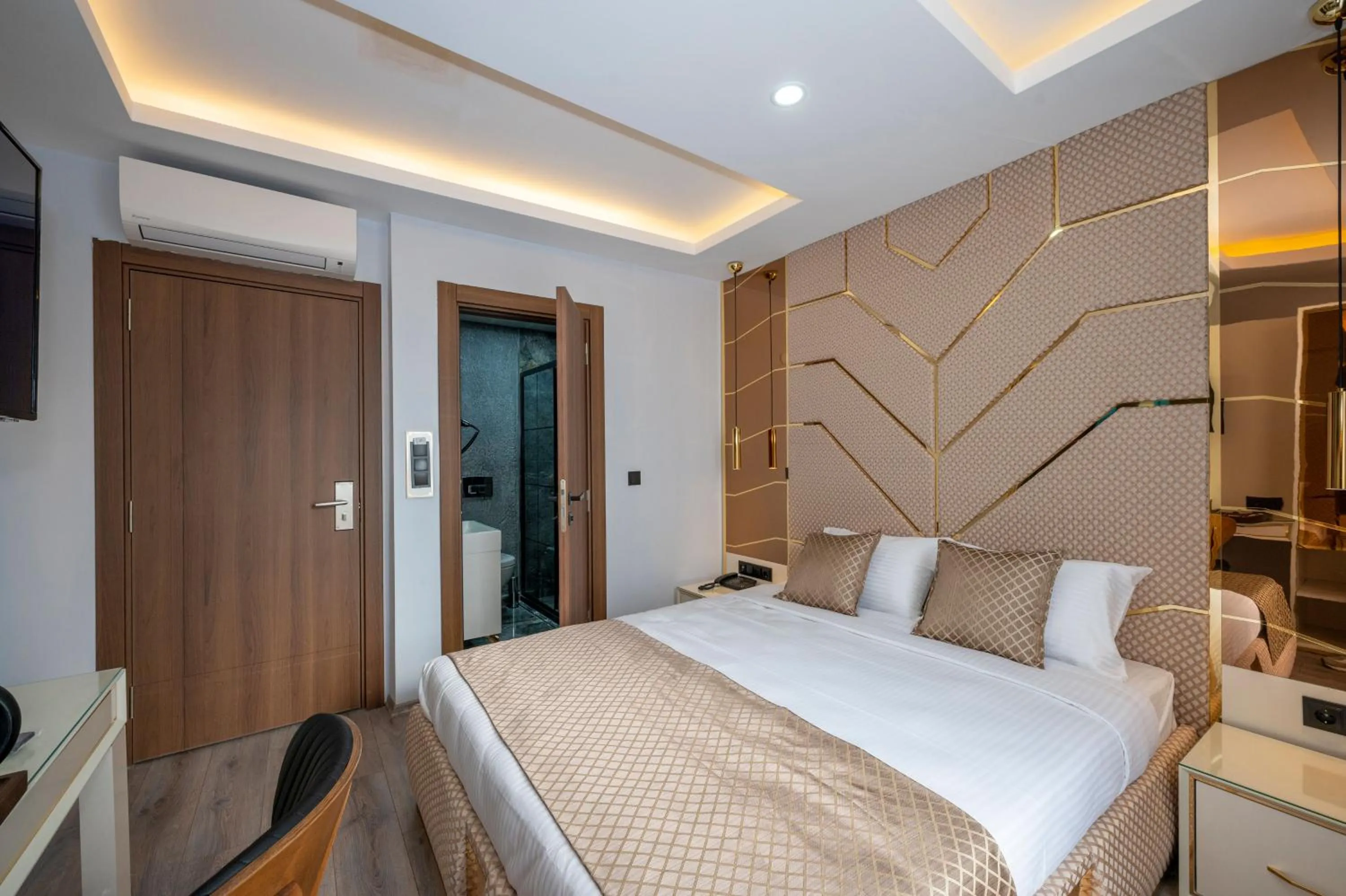 Photo of the whole room, Bed in Luxury Airport Hotel By Zazzoni-İstanbul Airport