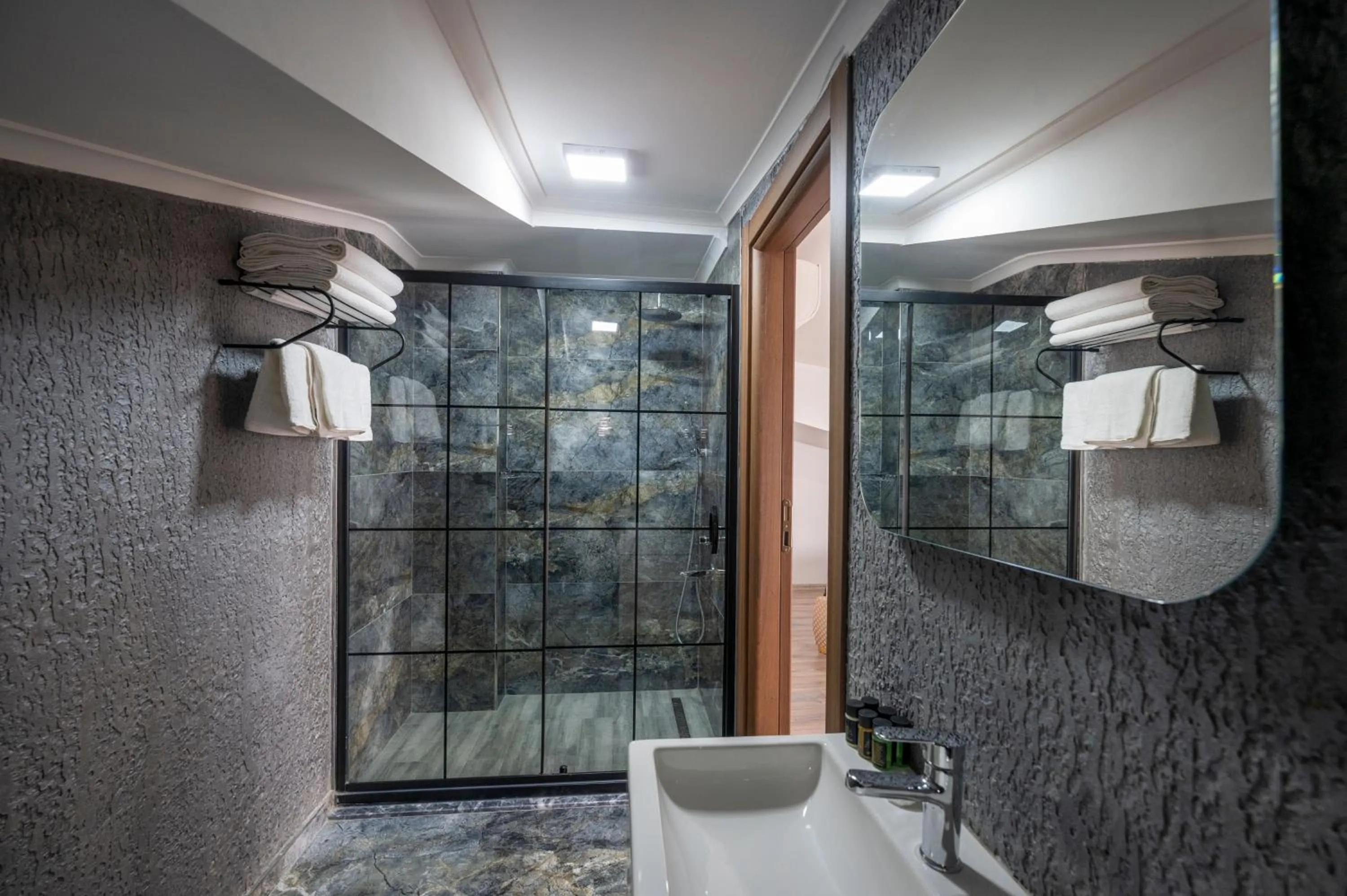 Bathroom in Luxury Airport Hotel By Zazzoni-İstanbul Airport