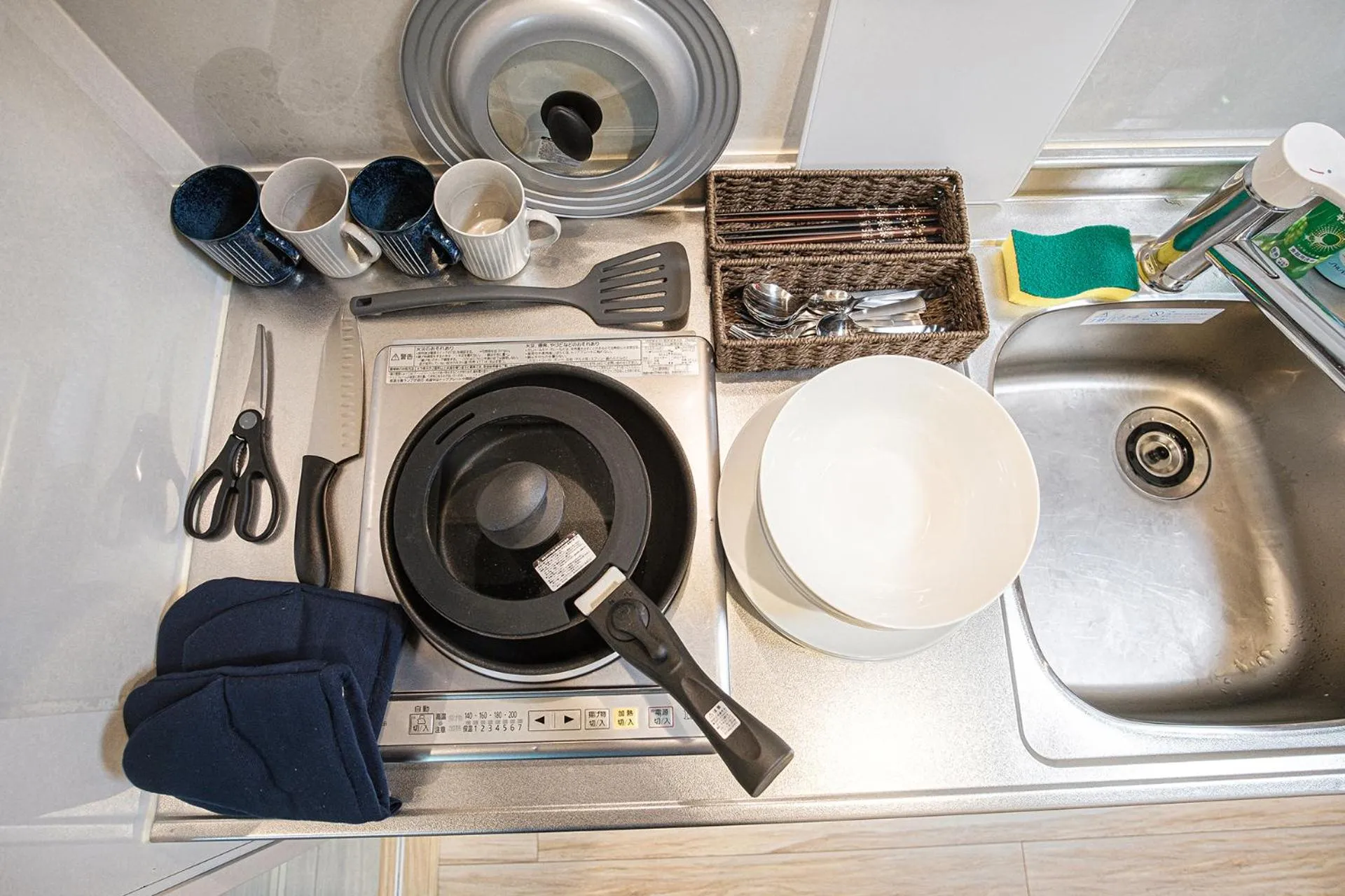 kitchen in Bungetsu Shokaku Kaikan