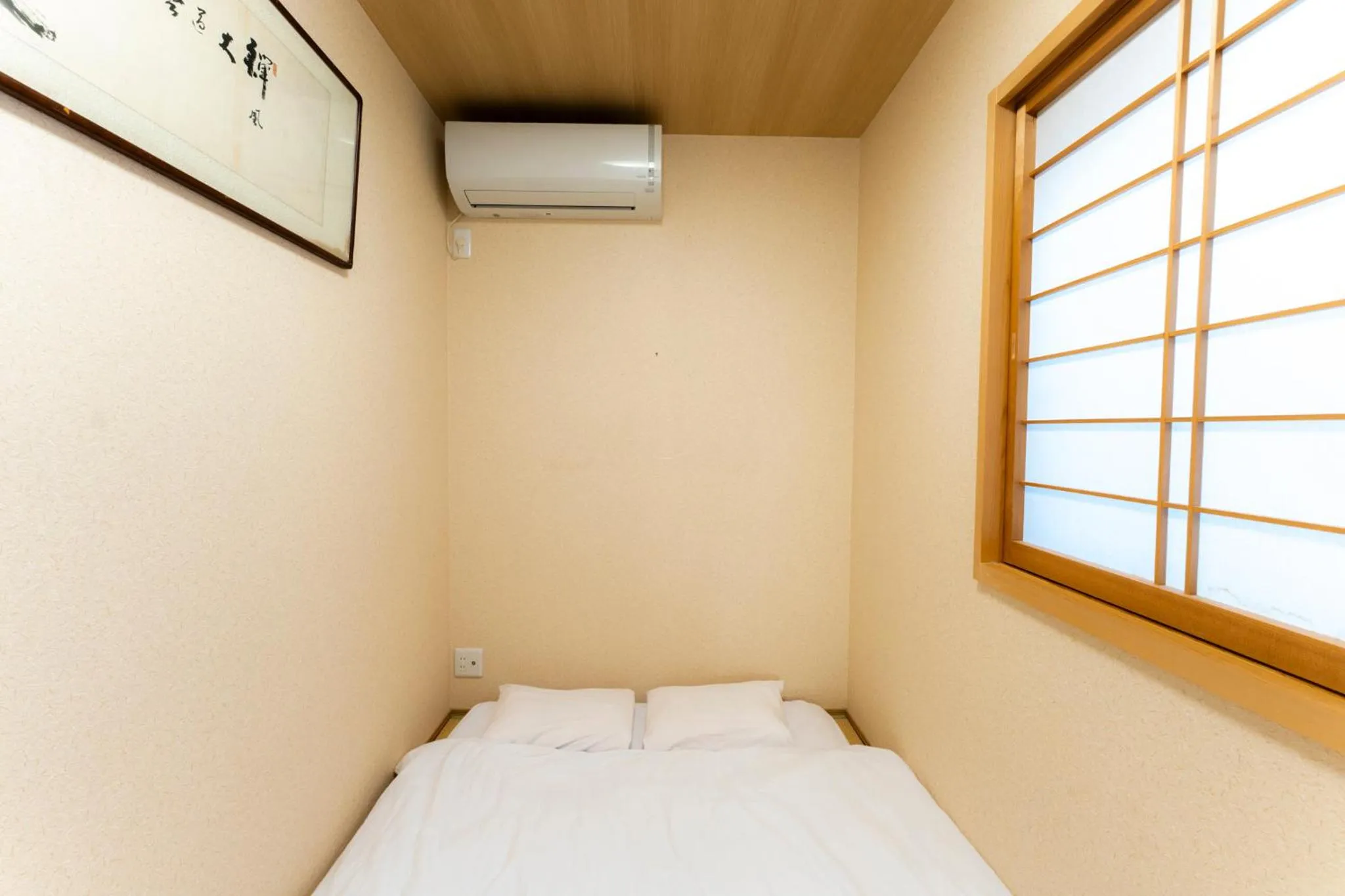 Bedroom, Bed in Bungetsu Shokaku Kaikan