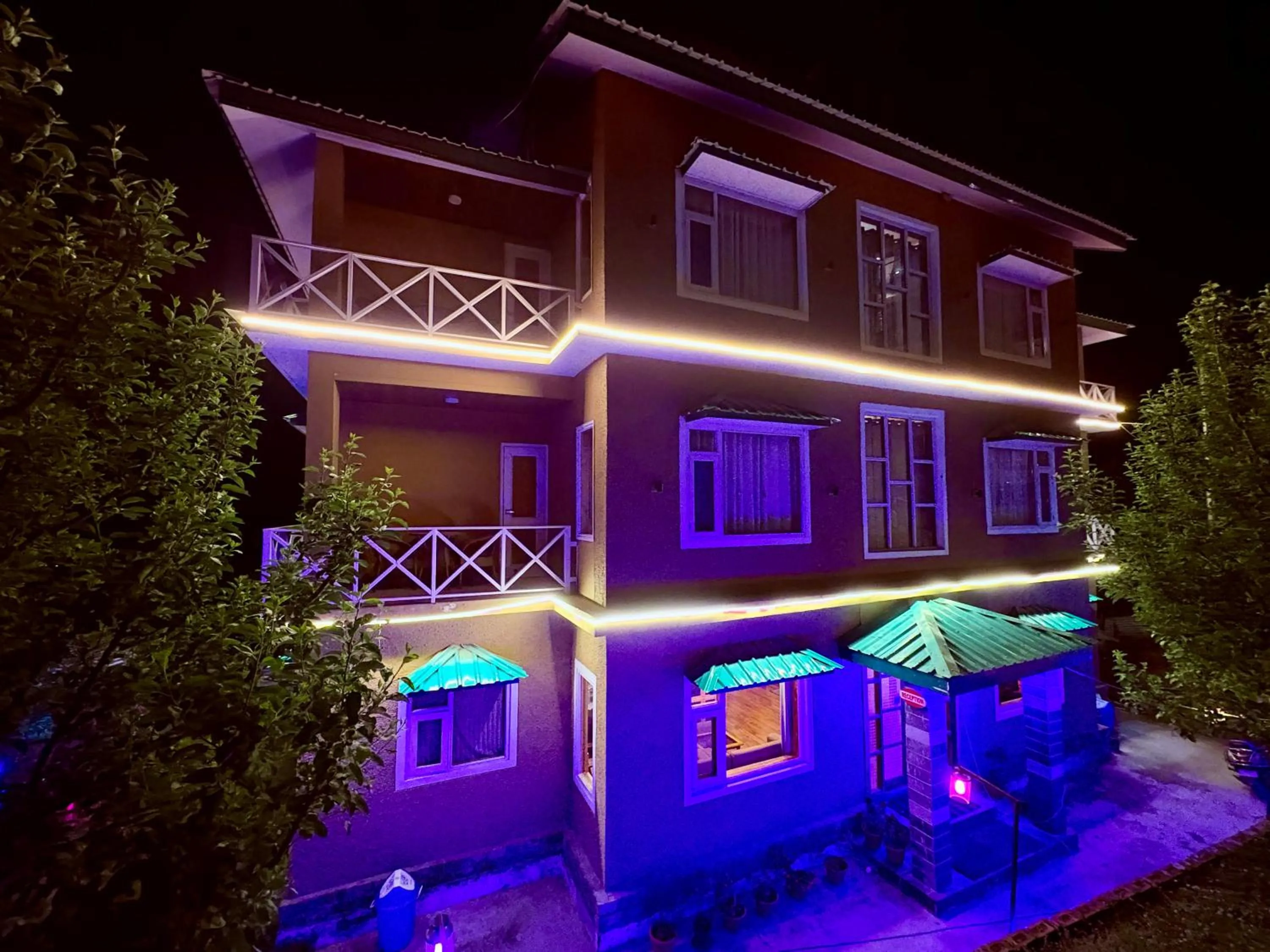 Property building in Luxury Planet Resort Manali