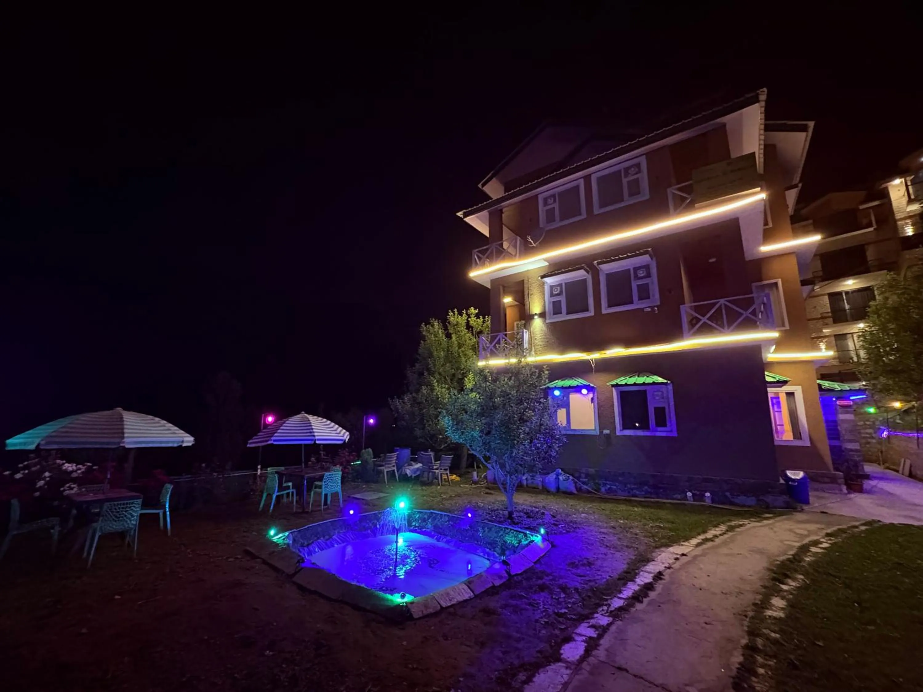 Property building in Luxury Planet Resort Manali