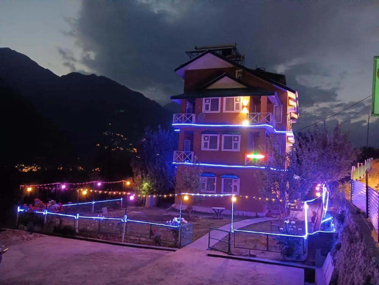 Property building in Luxury Planet Resort Manali