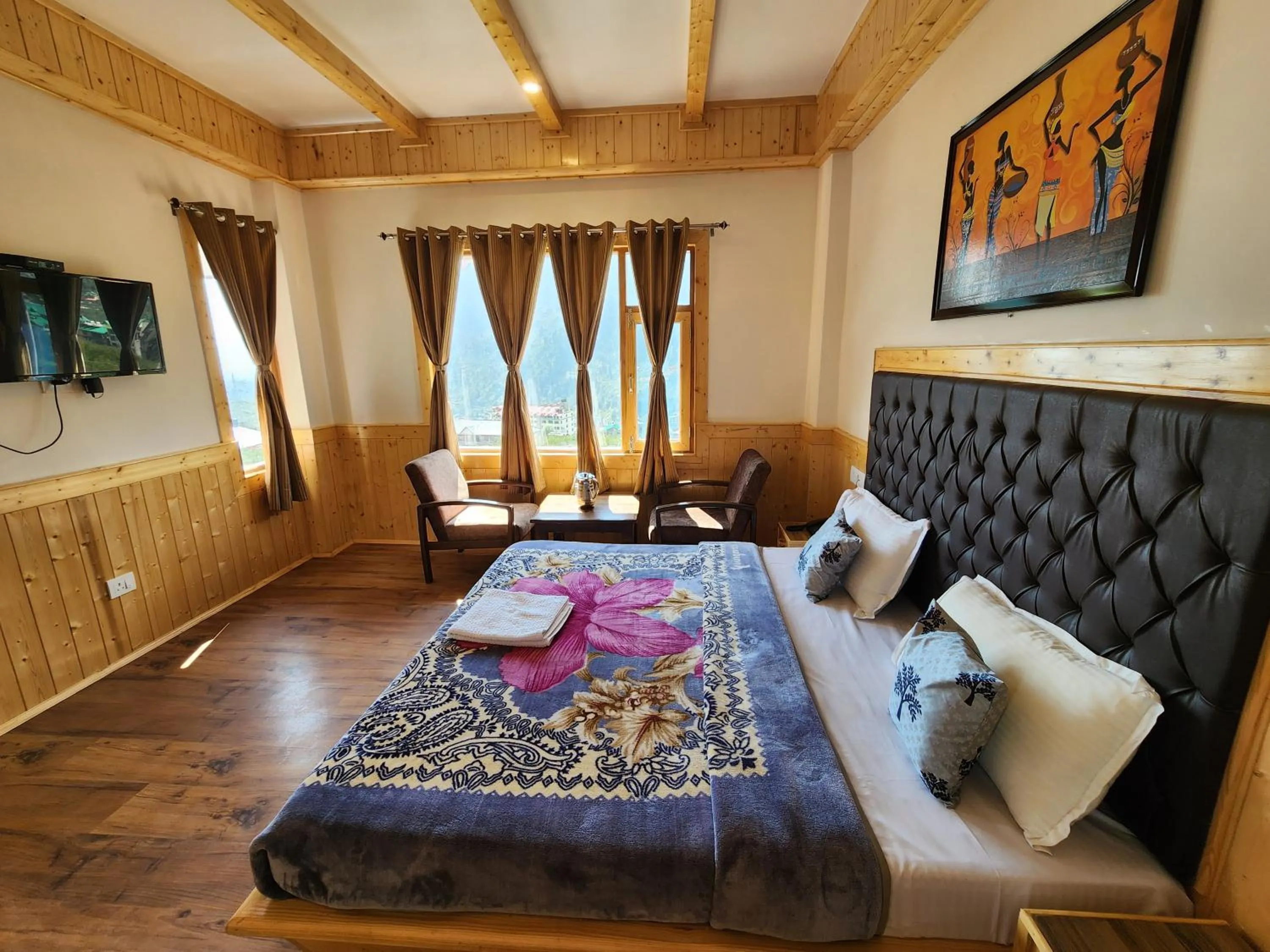 TV and multimedia in Luxury Planet Resort Manali