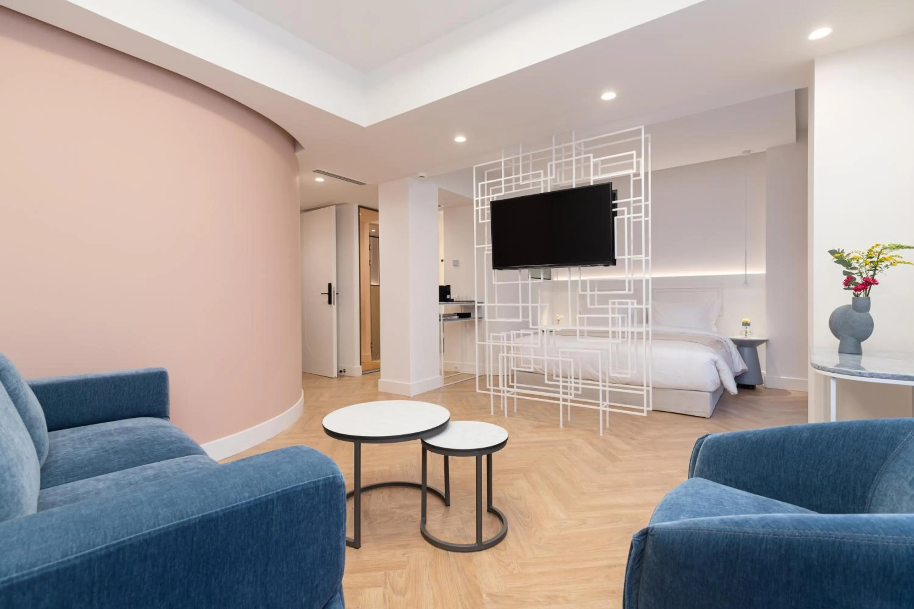 Photo of the whole room in Altar Suites